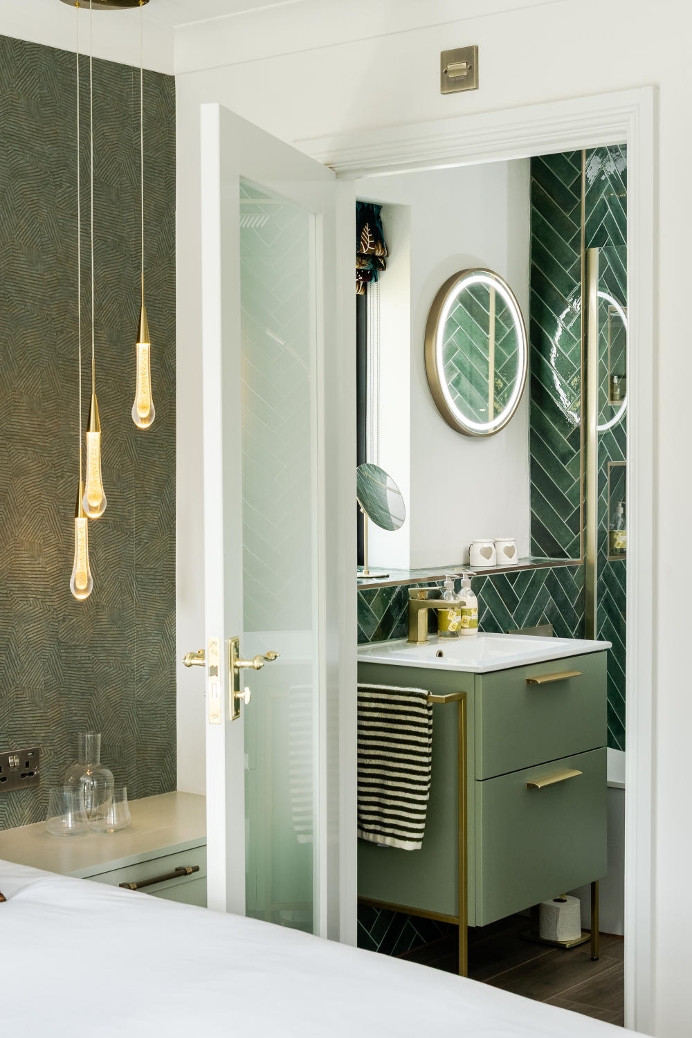 Bedroom ensuite Llandow