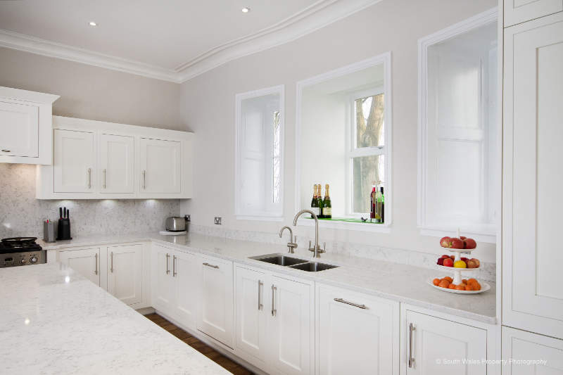  Elegant White In-Frame Kitchen 