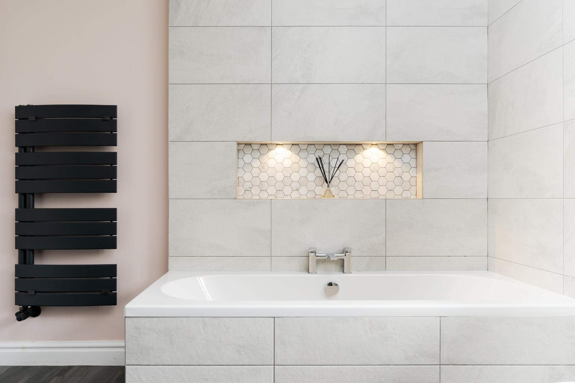 Versatile double end bath