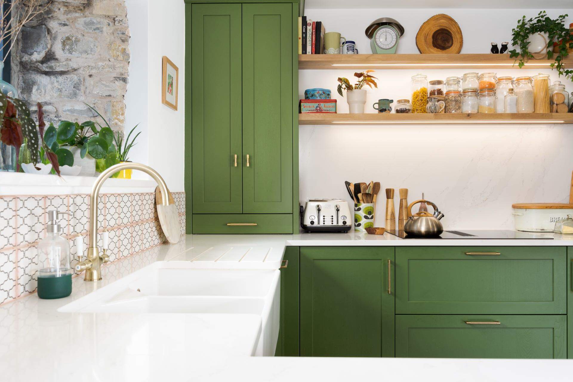 View around the kitchen peninsular