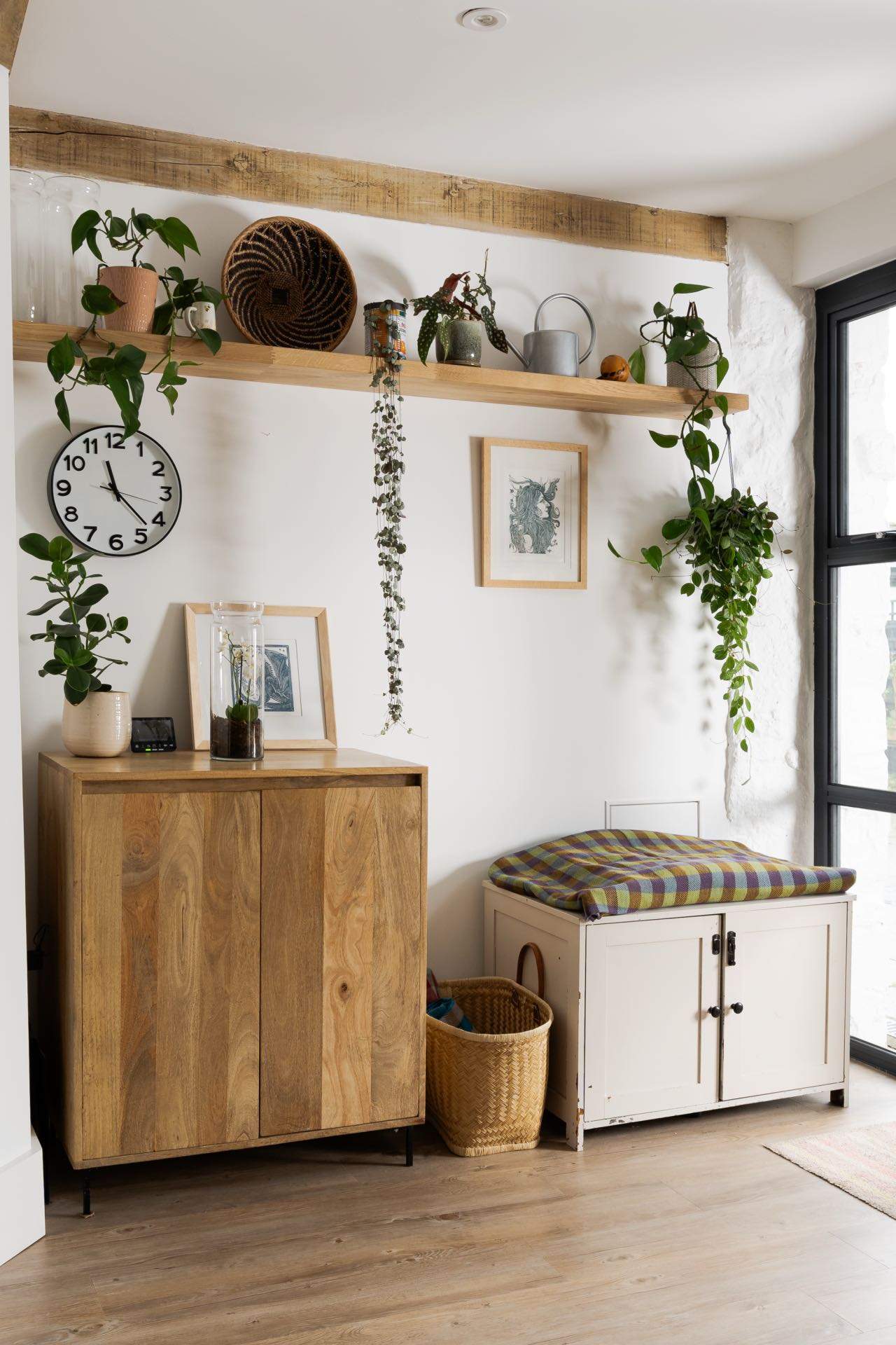 A simple shelf to complement existing furniture