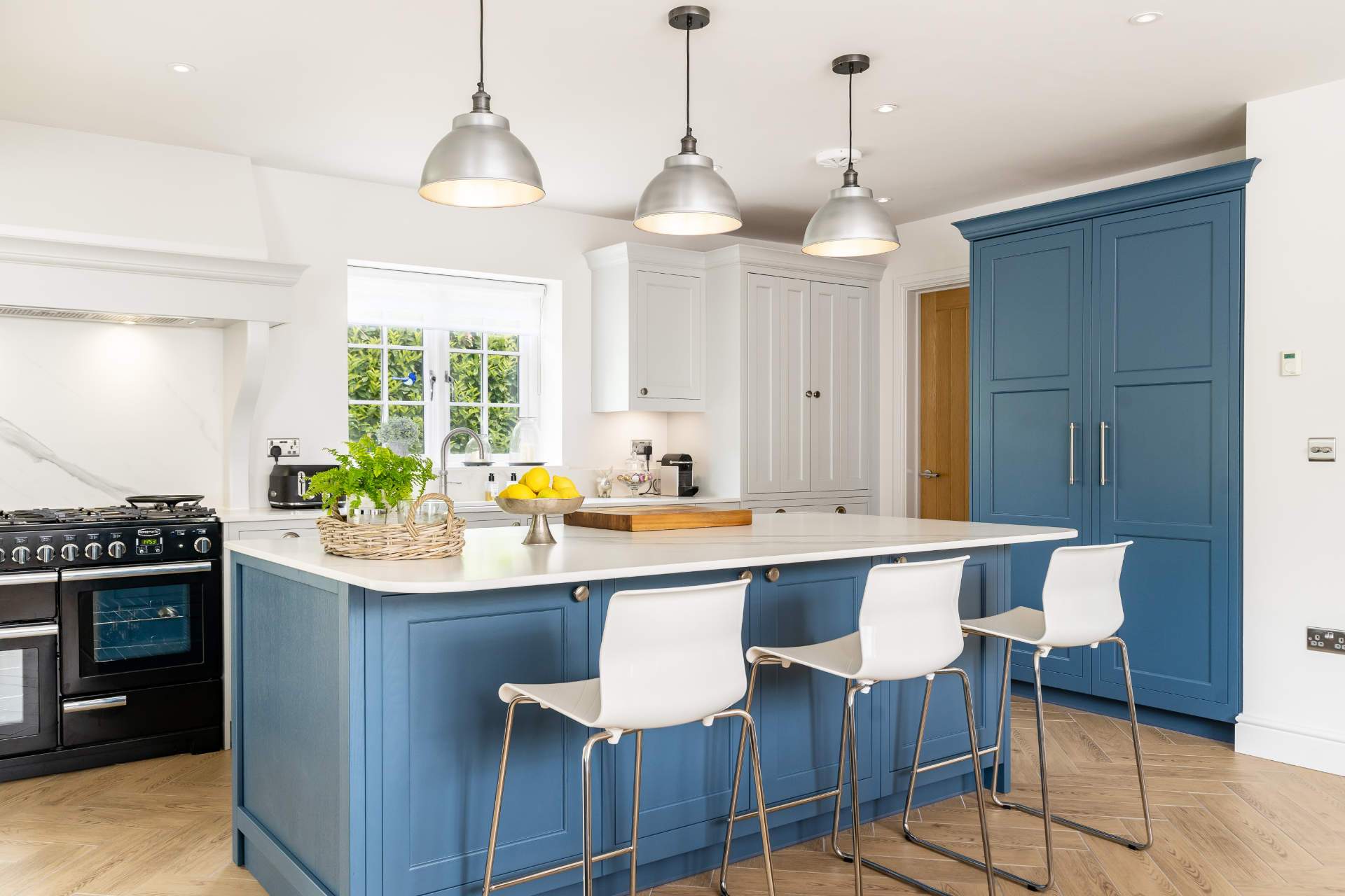 Kitchen island Dinas Powys