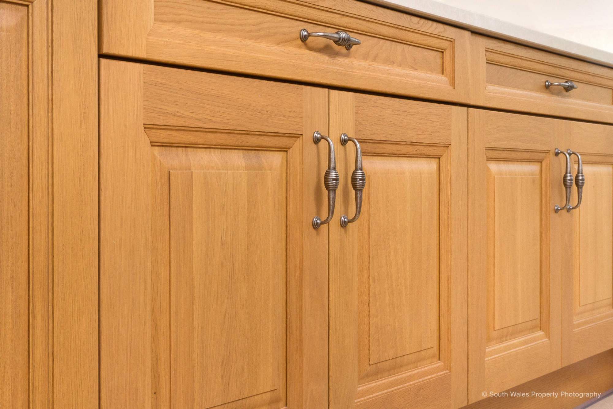 Traditional oak kitchen with raised and fielded doors