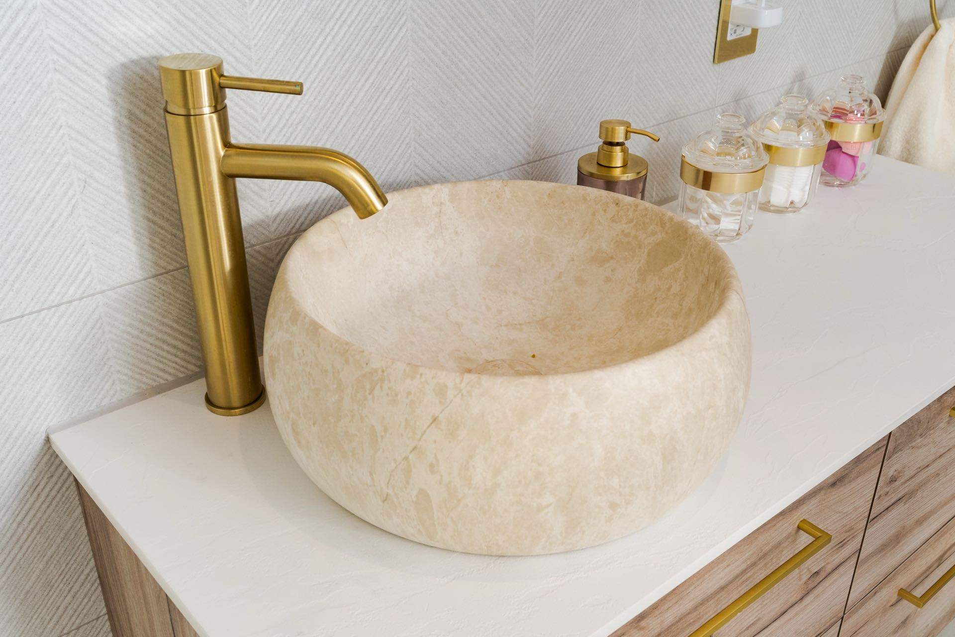 Stone effect bowl with brass fittings