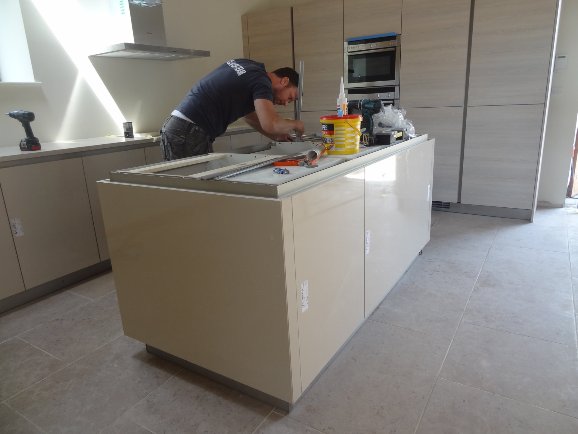German kitchen in Llancarfan - image 05