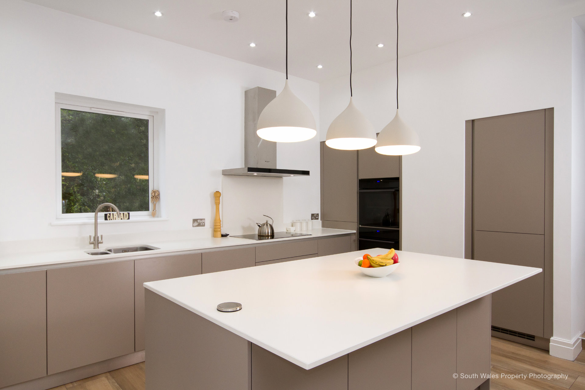 Open plan kitchen space in Cardiff - image 04