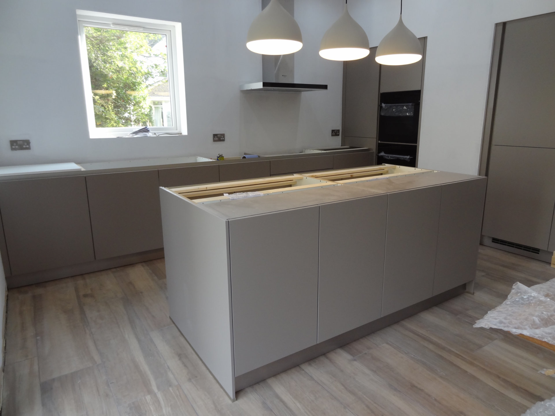 Open plan kitchen space in Cardiff - image 05