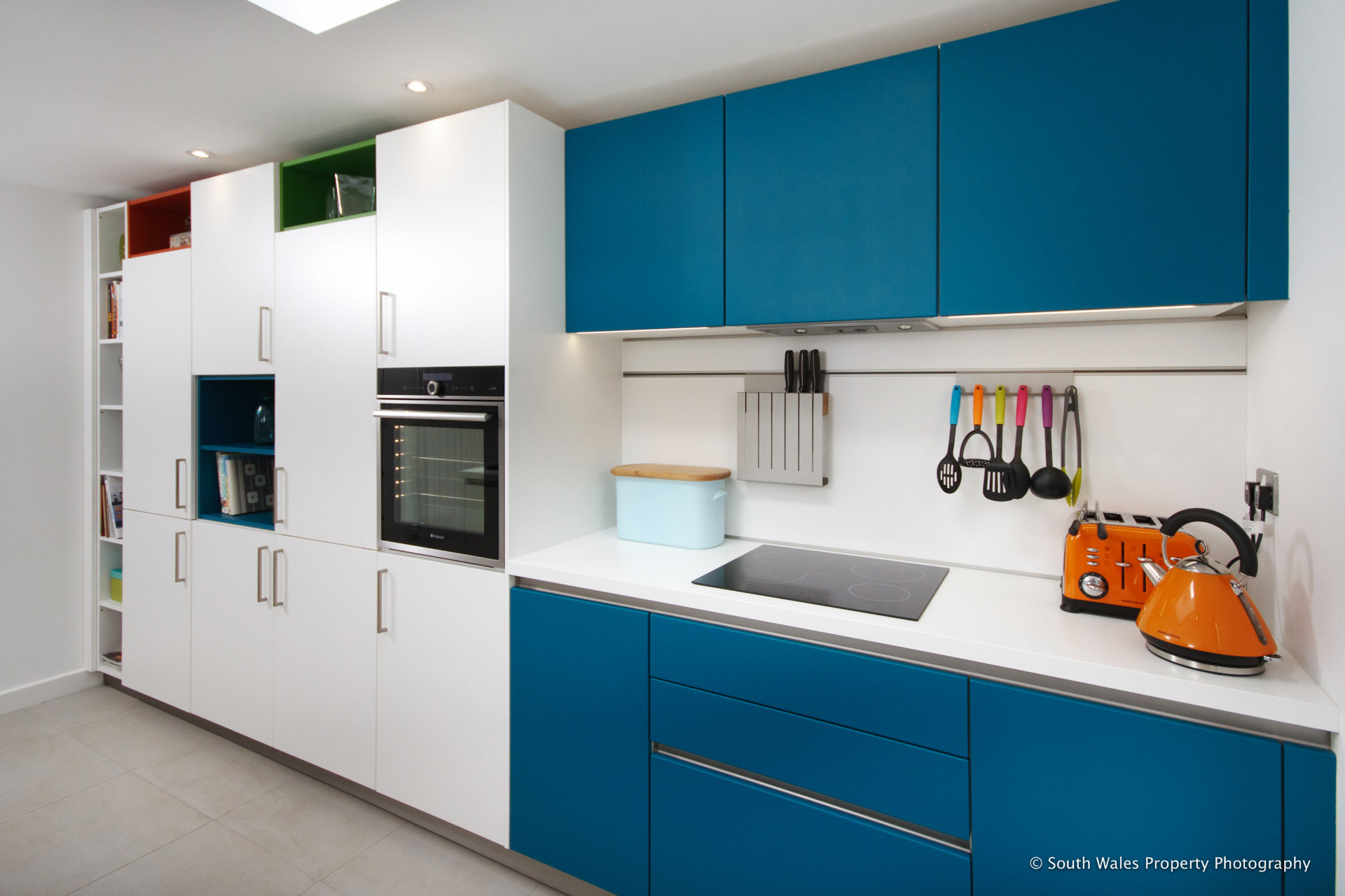 German kitchen in white and blue - image 02
