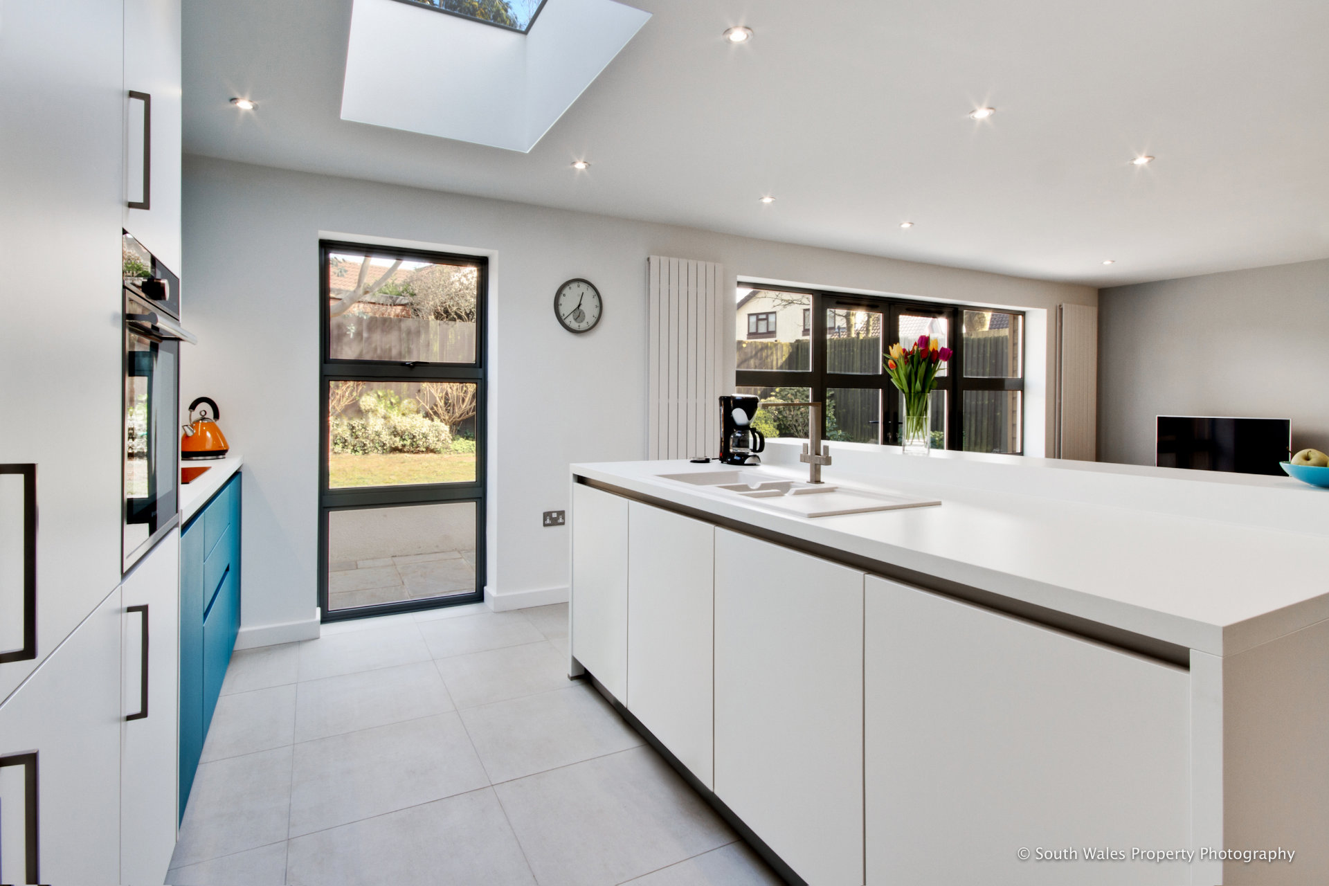 German kitchen in white and blue - image 04