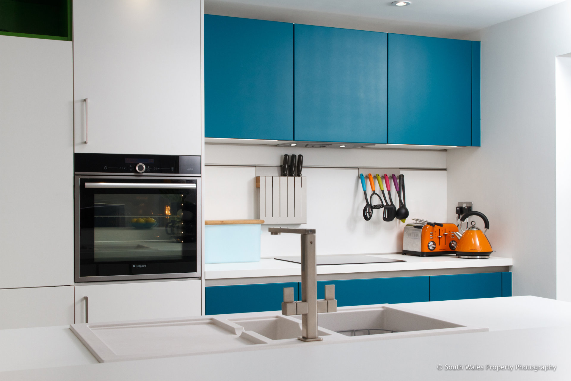 German kitchen in white and blue - image 05
