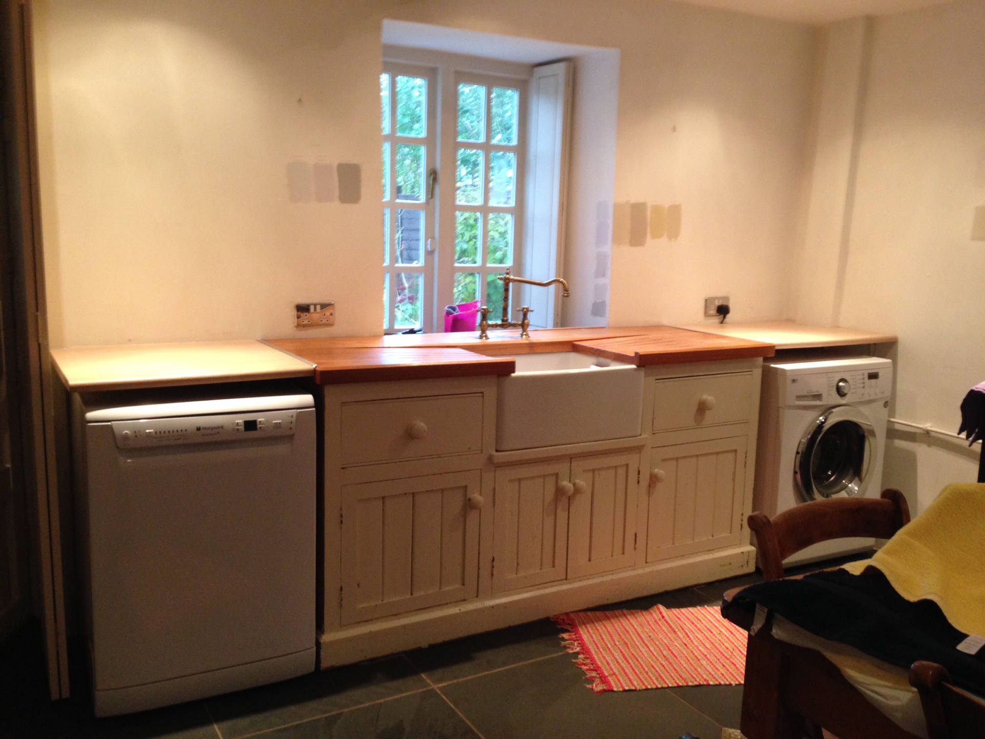 traditional kitchen in Llanblethian - image 05
