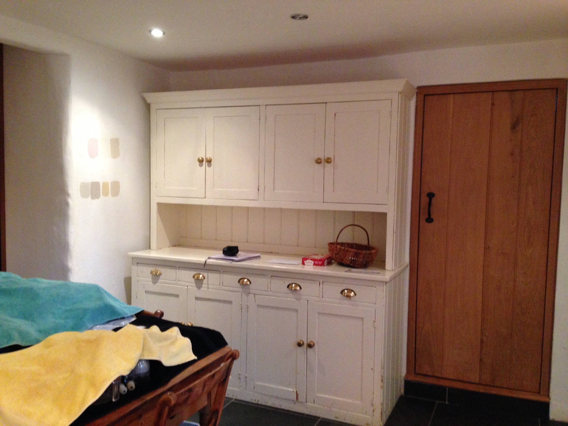 traditional kitchen in Llanblethian - image 05