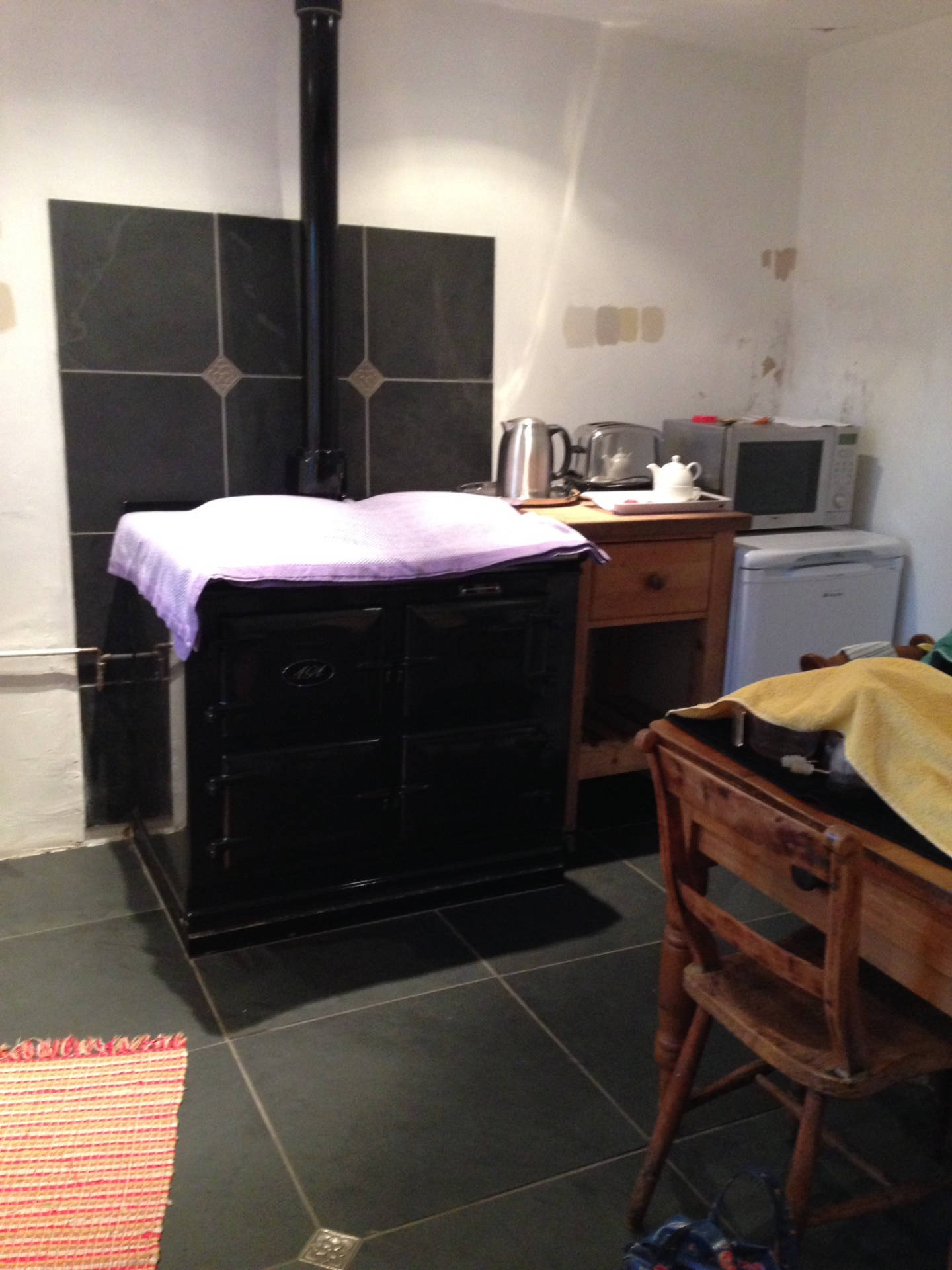 traditional kitchen in Llanblethian - image 05