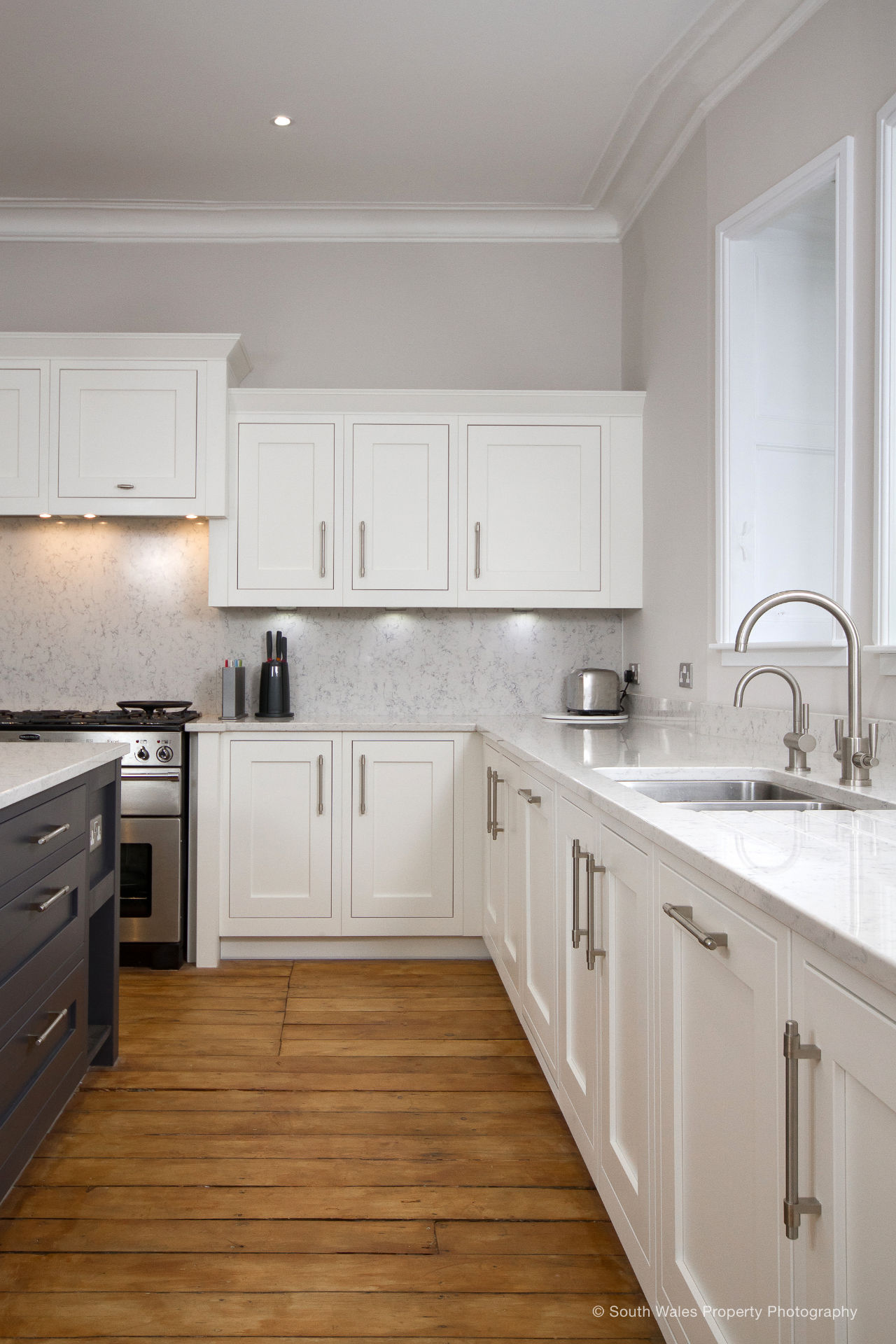 Traditional in-frame kitchen Cowbridge - image 03