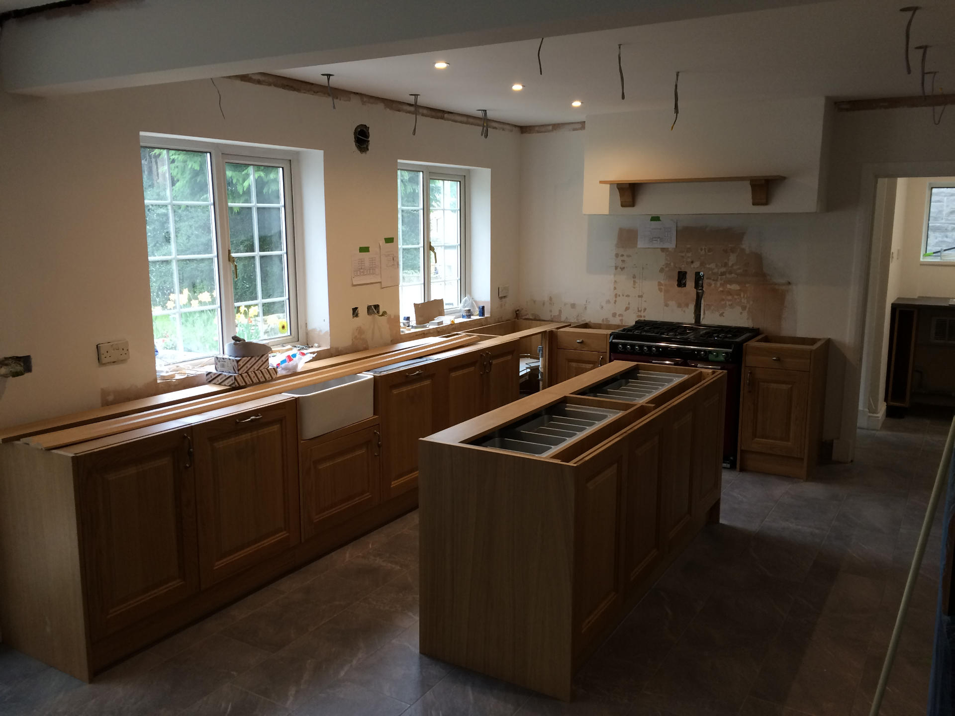 Traditional solid oak kitchen - image 05