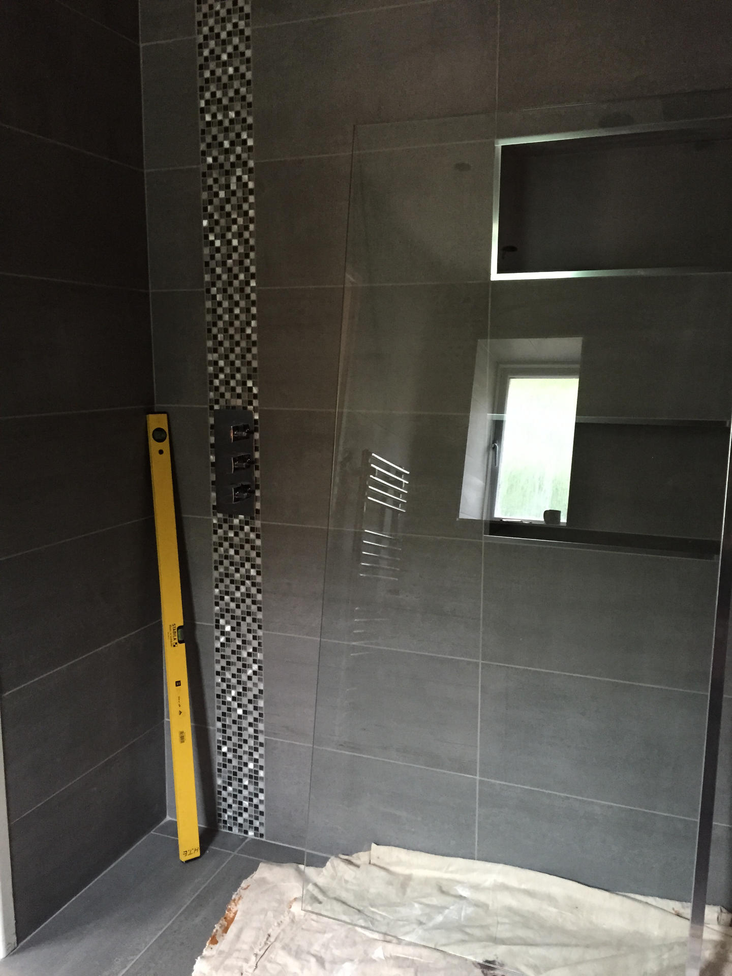 Luxury ensuite in grey and white - image 05