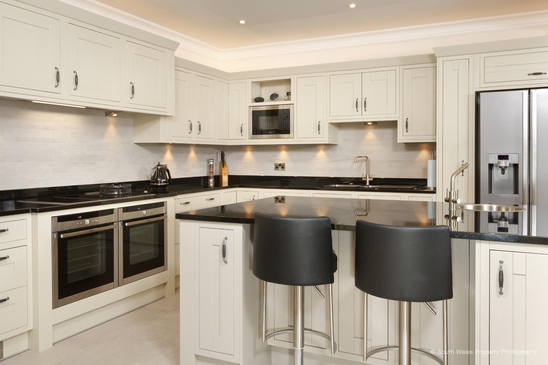 In-Frame kitchen in Porthcawl - image 02