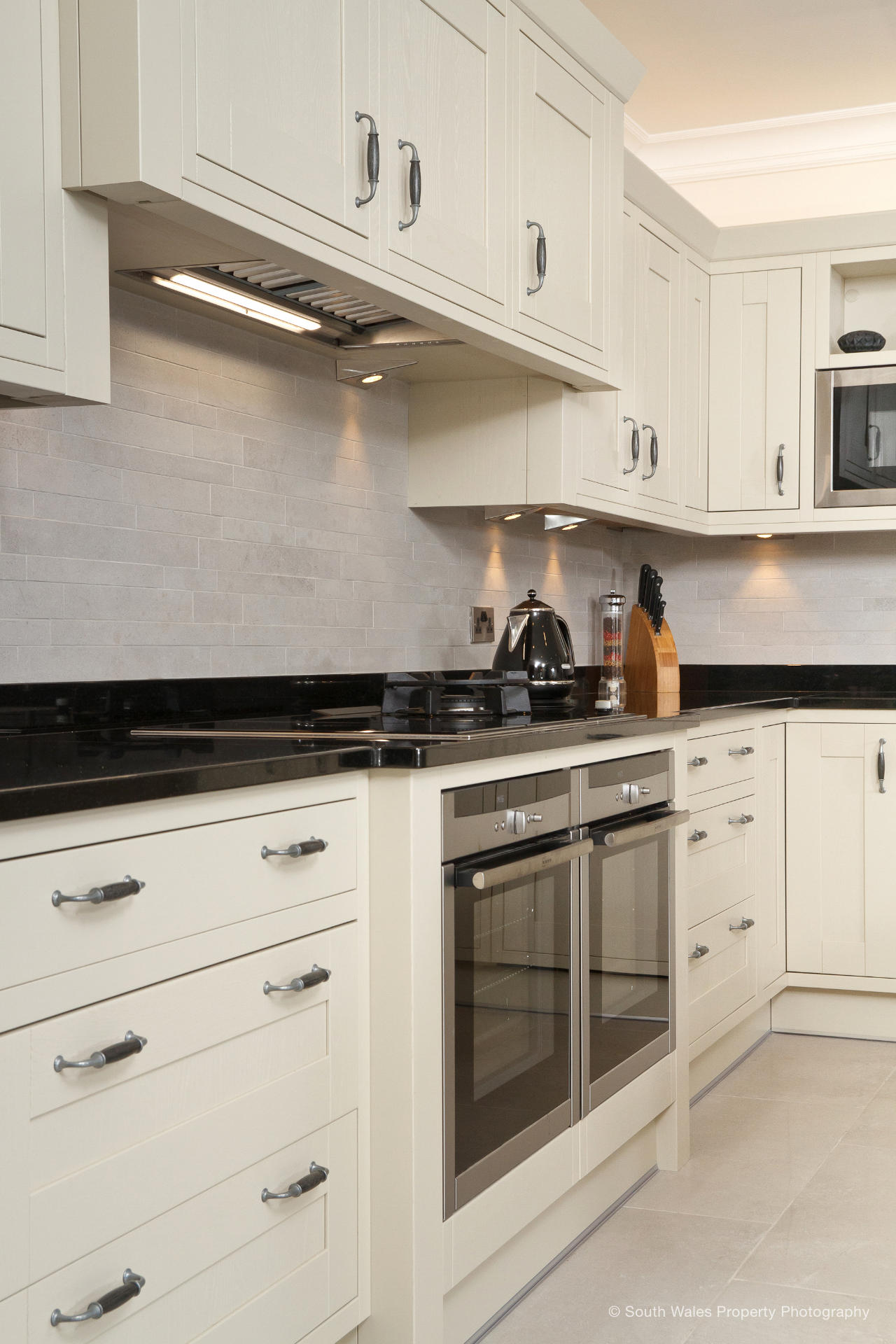 In-Frame kitchen in Porthcawl - image 03