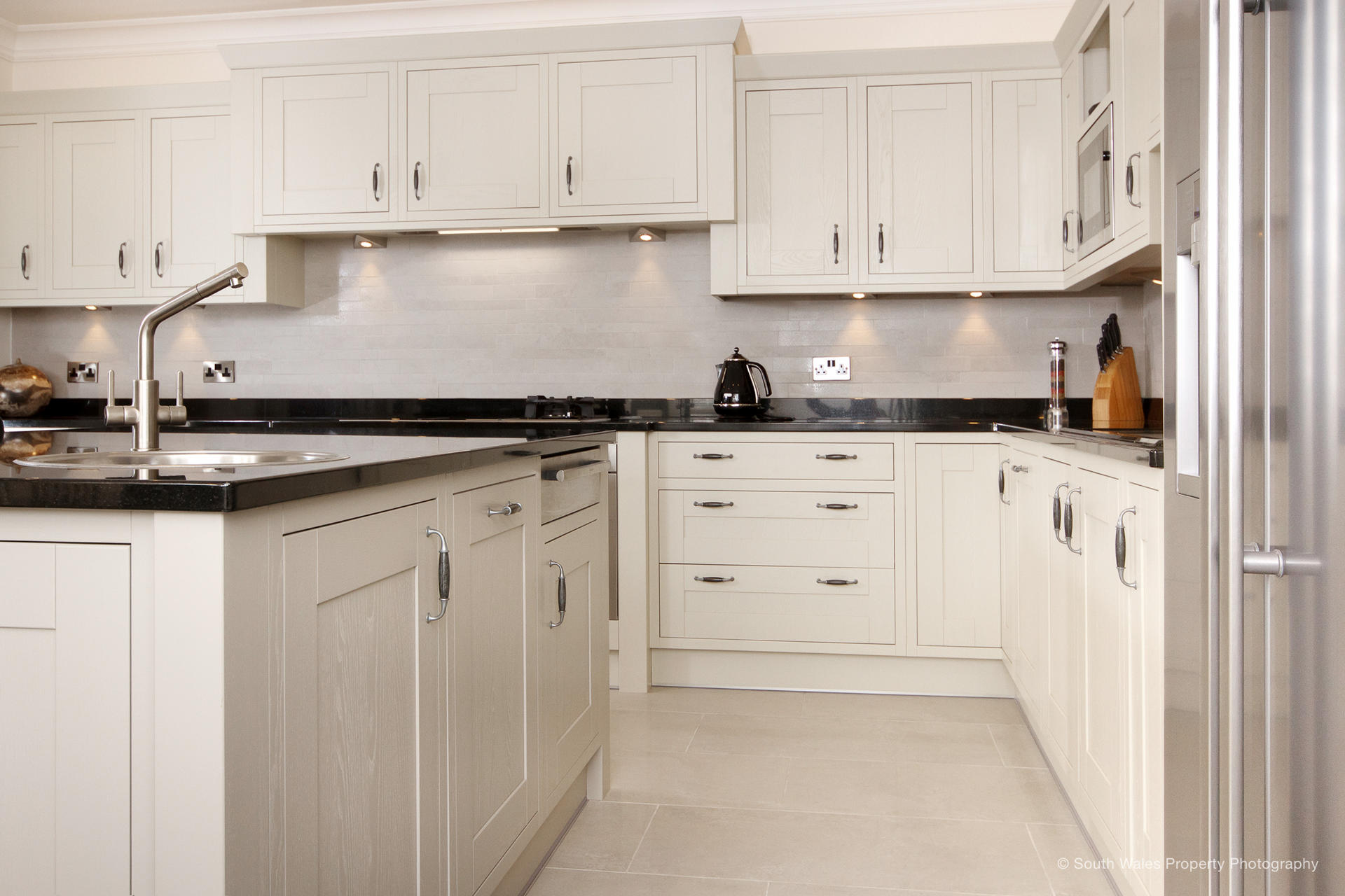 In-Frame kitchen in Porthcawl - image 05