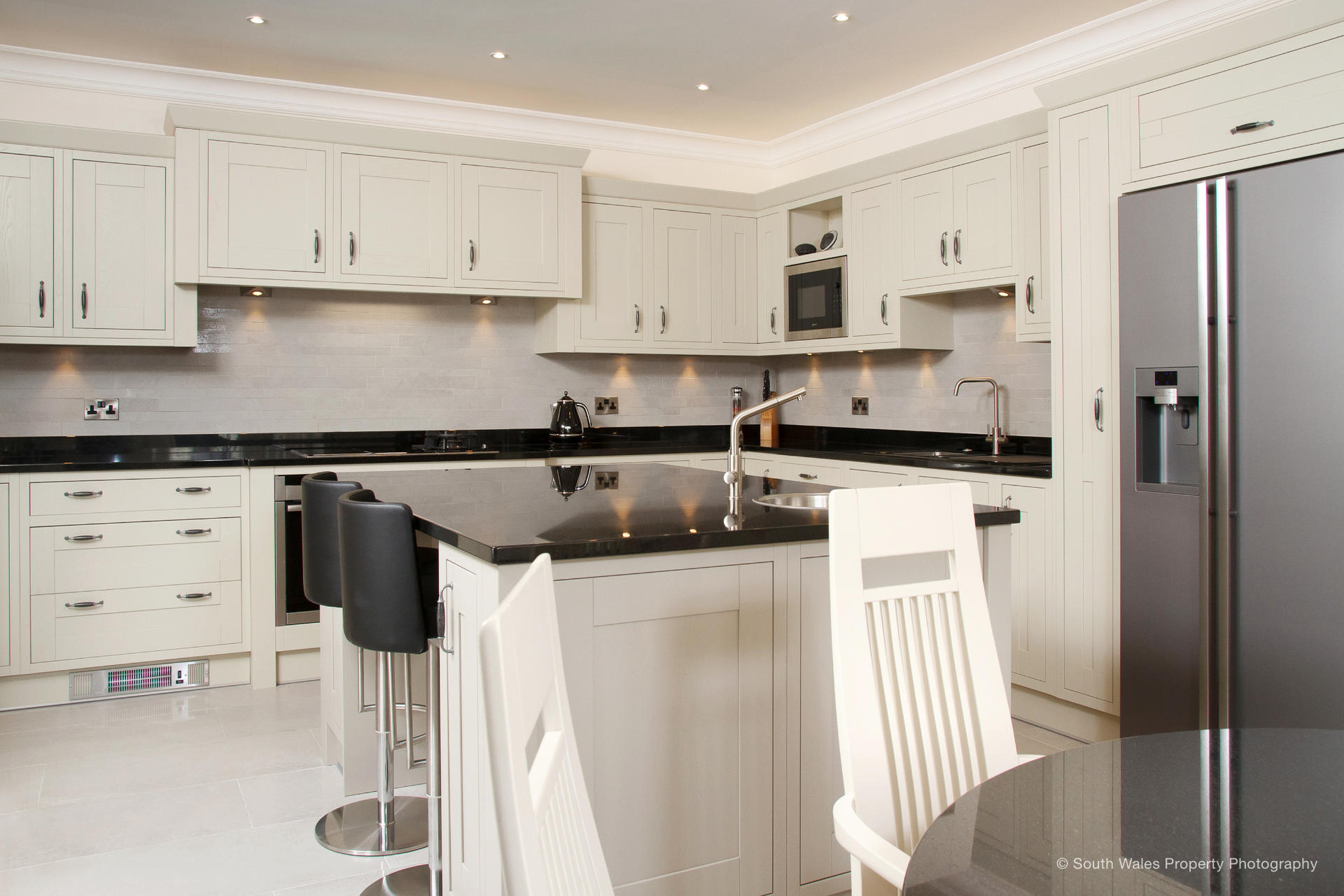 In-Frame kitchen in Porthcawl - image 05