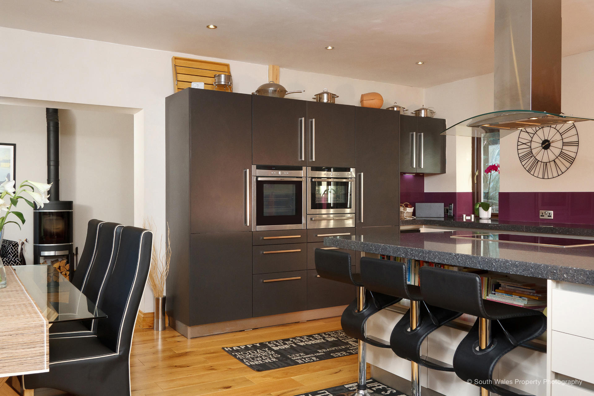 German kitchen in Champagne and Lava Black
