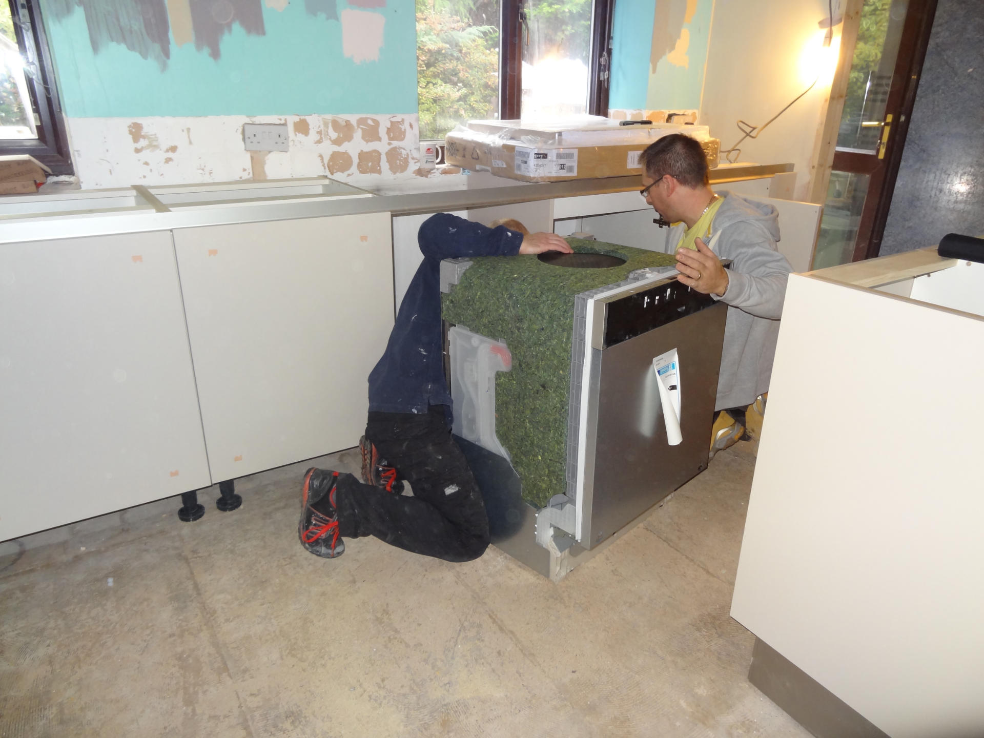 German kitchen in Champagne and Lava Black - image 05