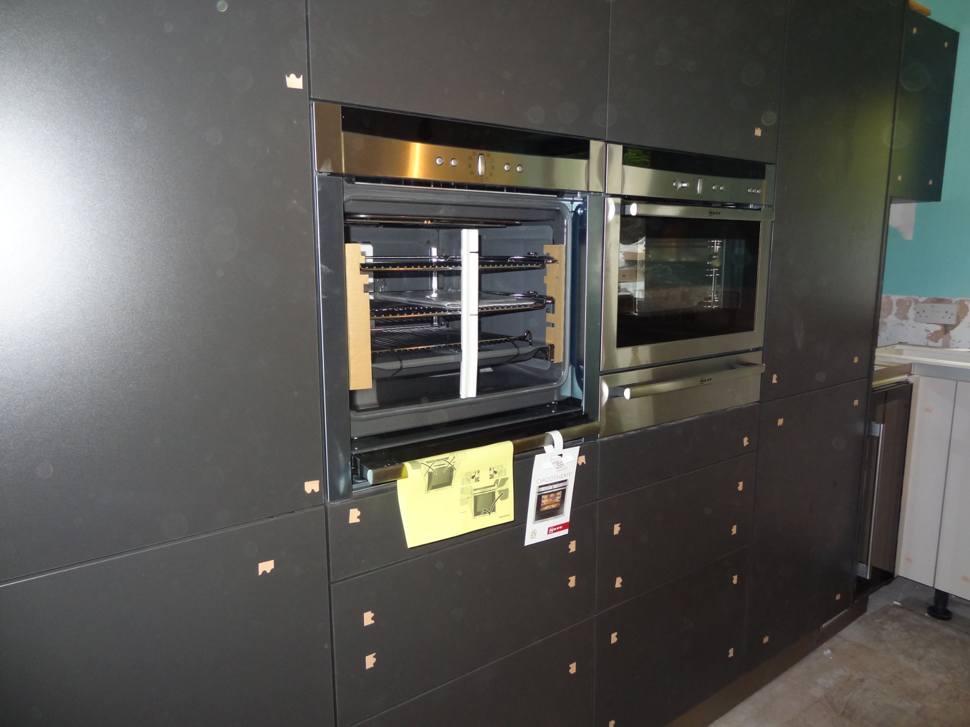 German kitchen in Champagne and Lava Black - image 05