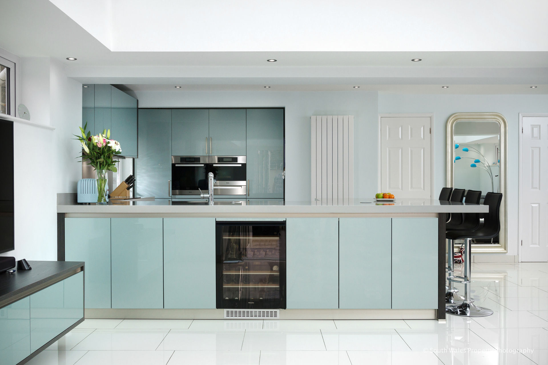 Orangery extension with a German kitchen - image 02