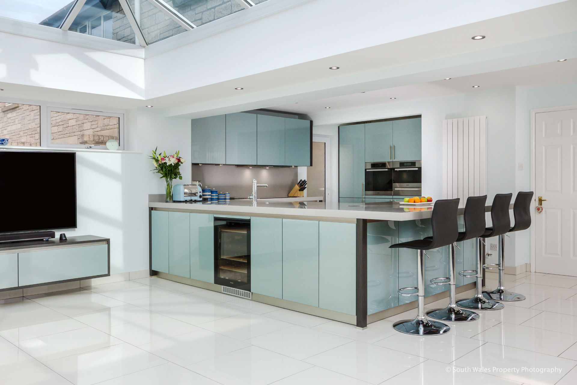 Orangery extension with a German kitchen - image 03