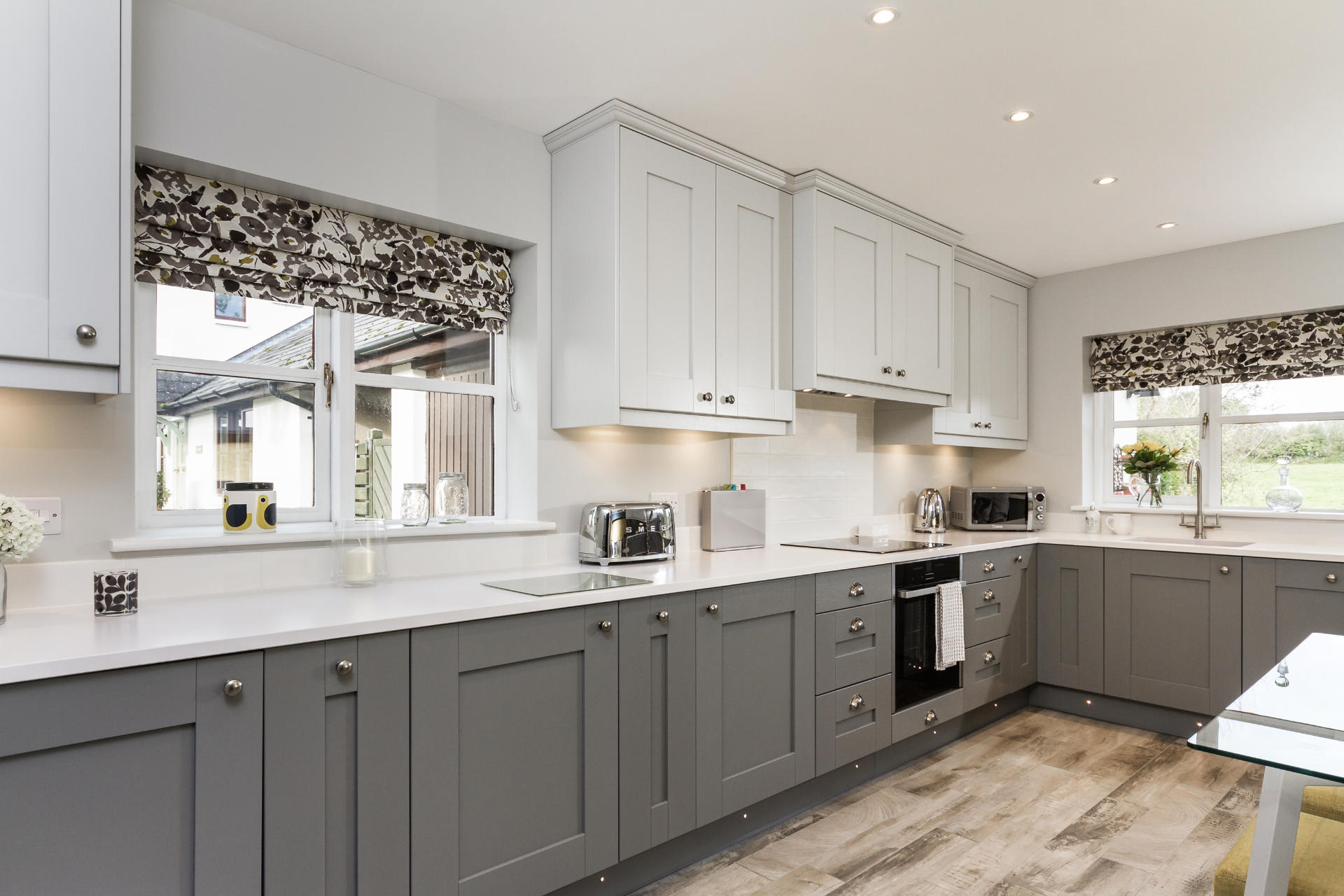 Shaker kitchen in shades of grey - image 02