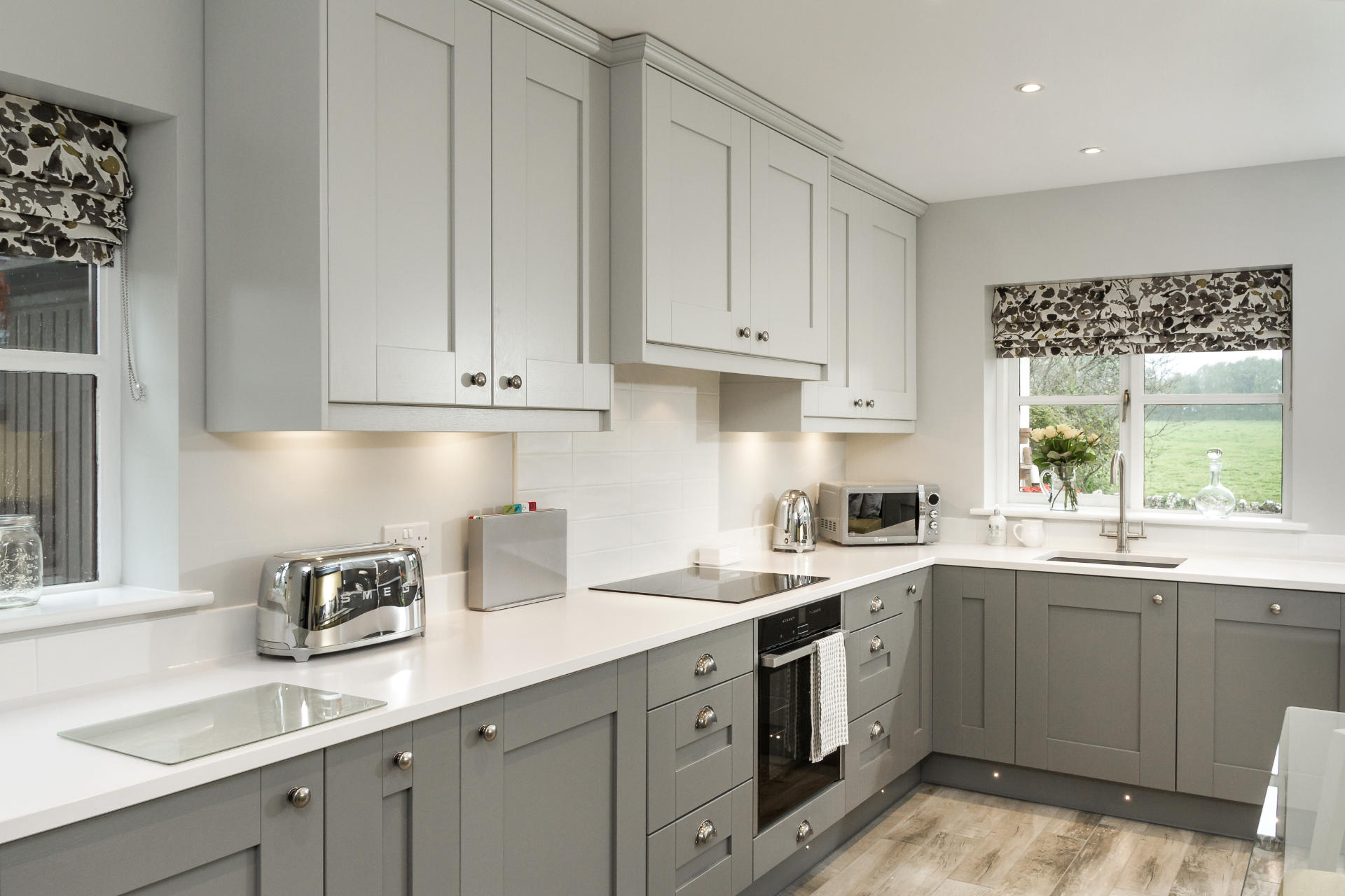 Shaker kitchen in shades of grey - image 03