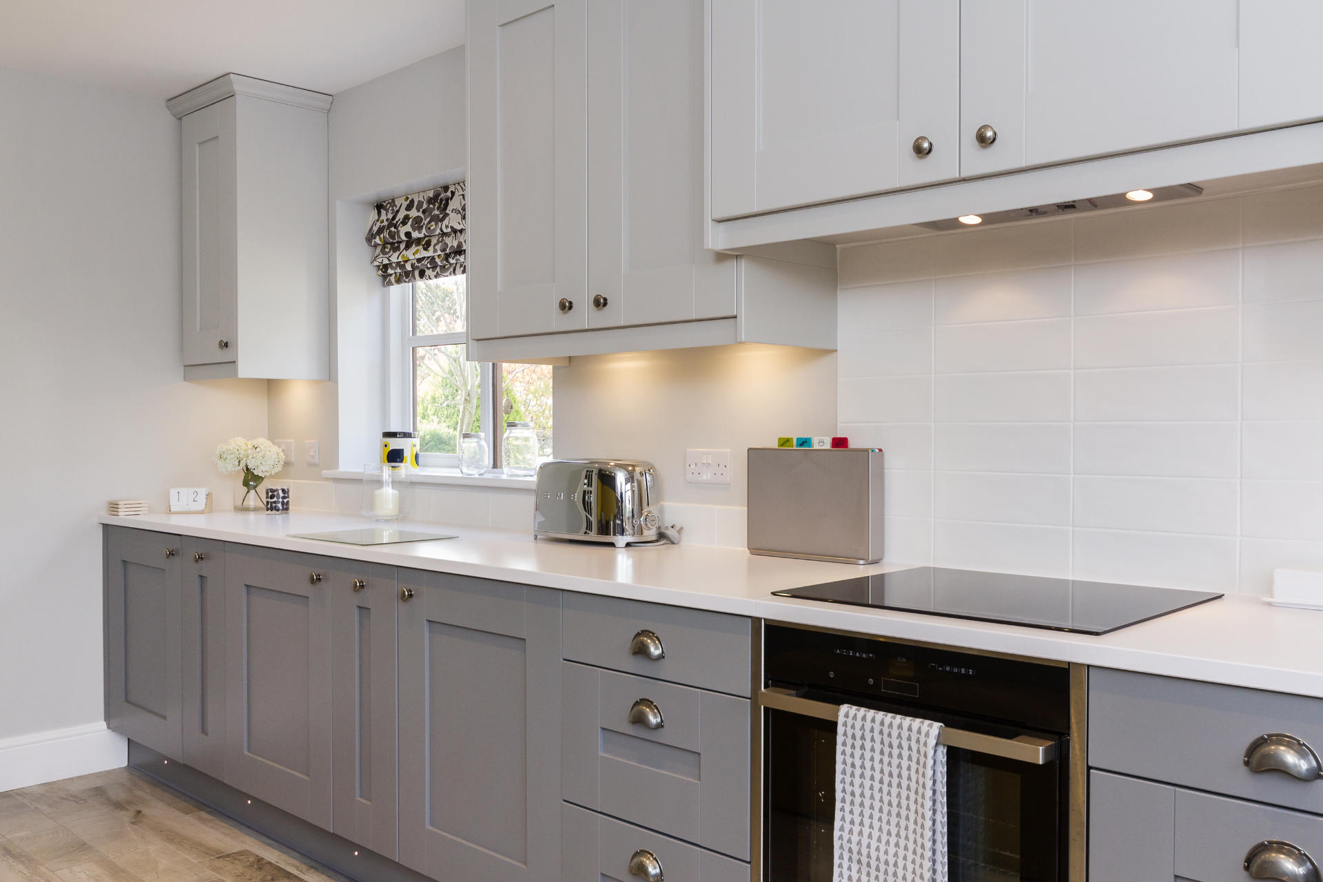 Shaker kitchen in shades of grey - image 05