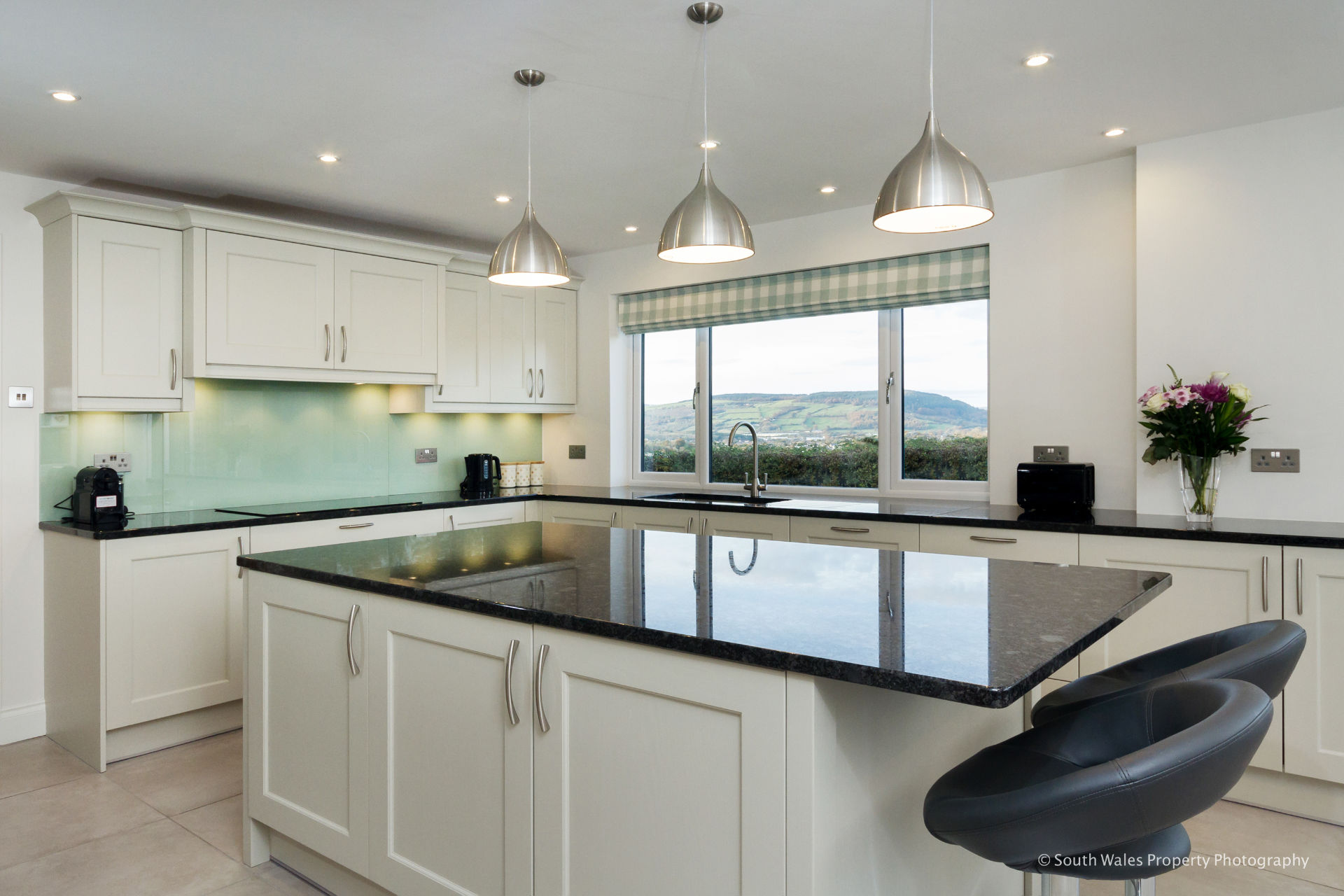 Shaker kitchen Hensol