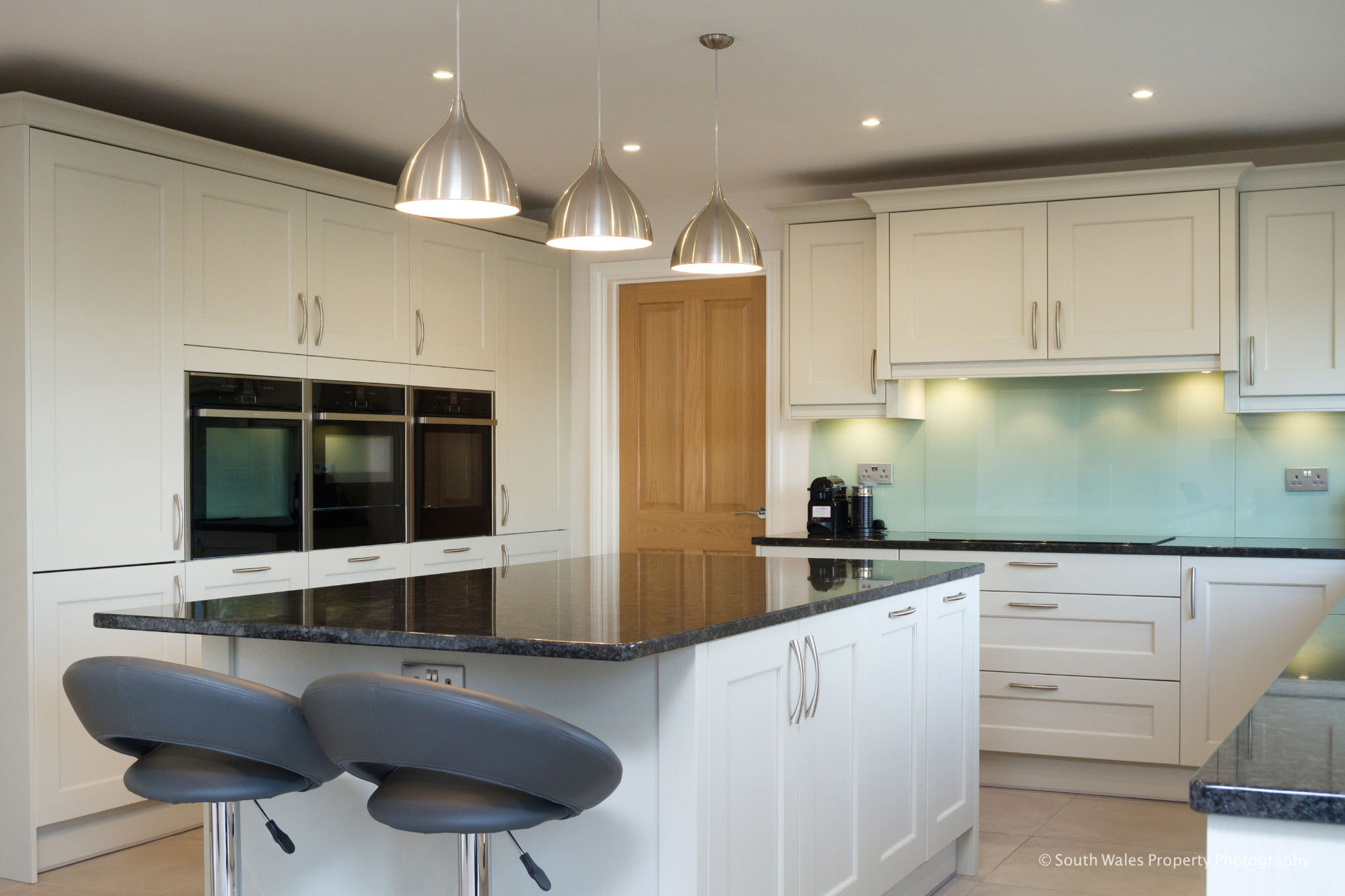 Shaker kitchen Hensol - image 02