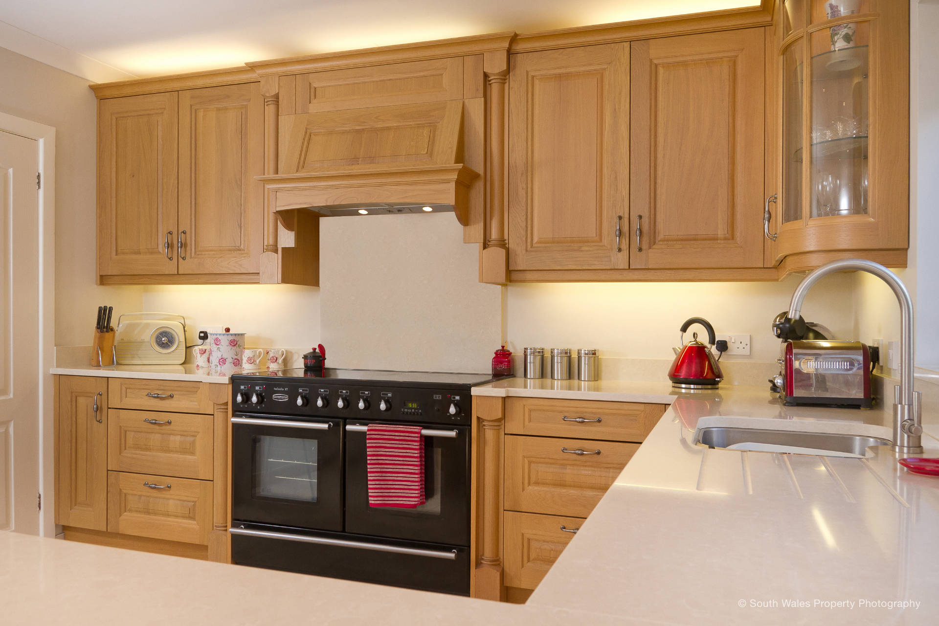 Traditional oak kitchen - image 02