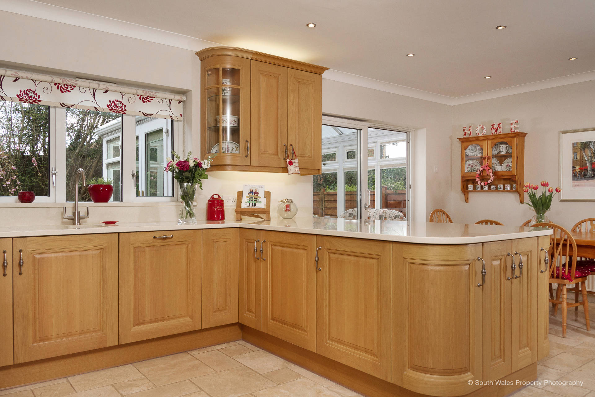 Traditional oak kitchen - image 03