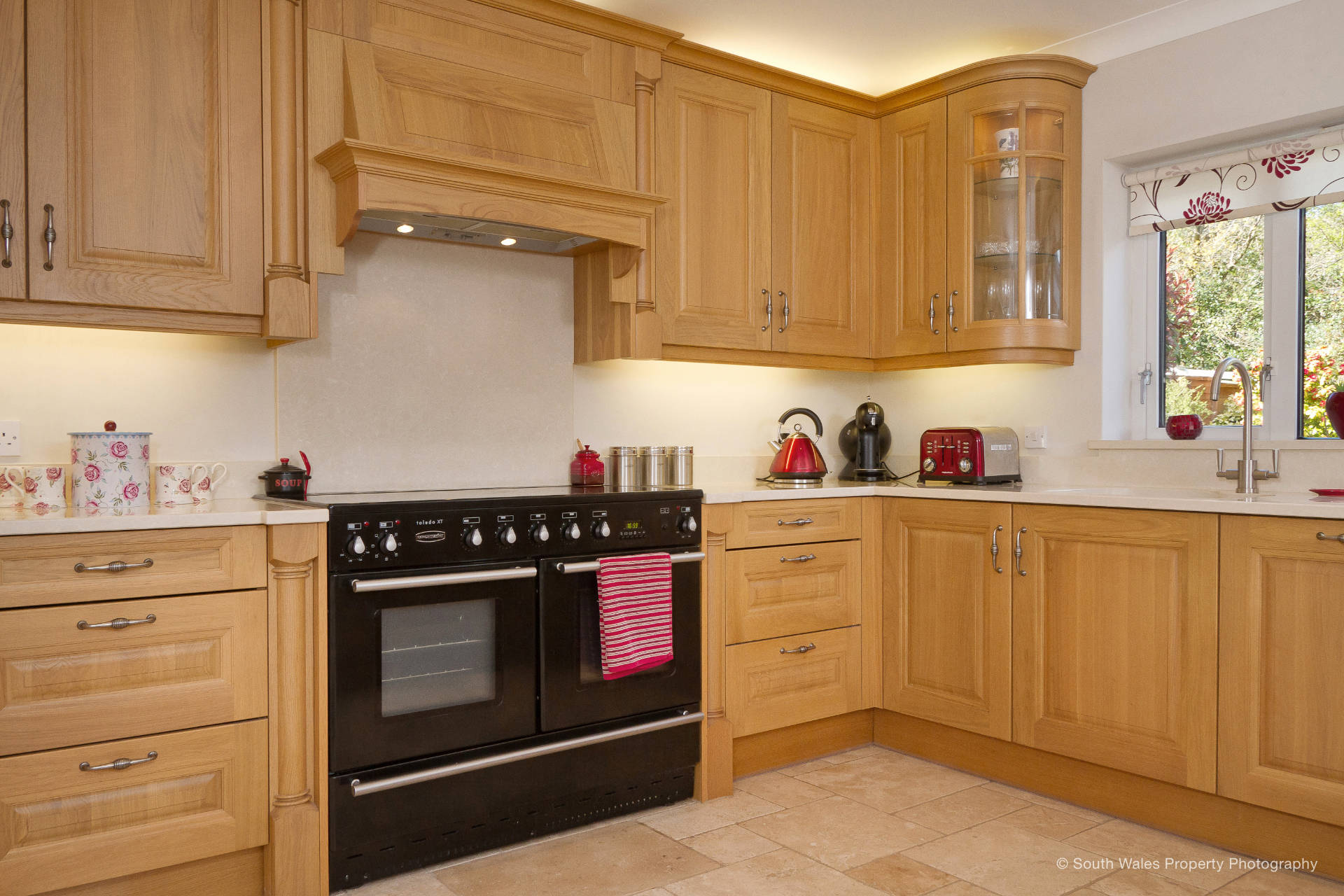 Traditional oak kitchen - image 04