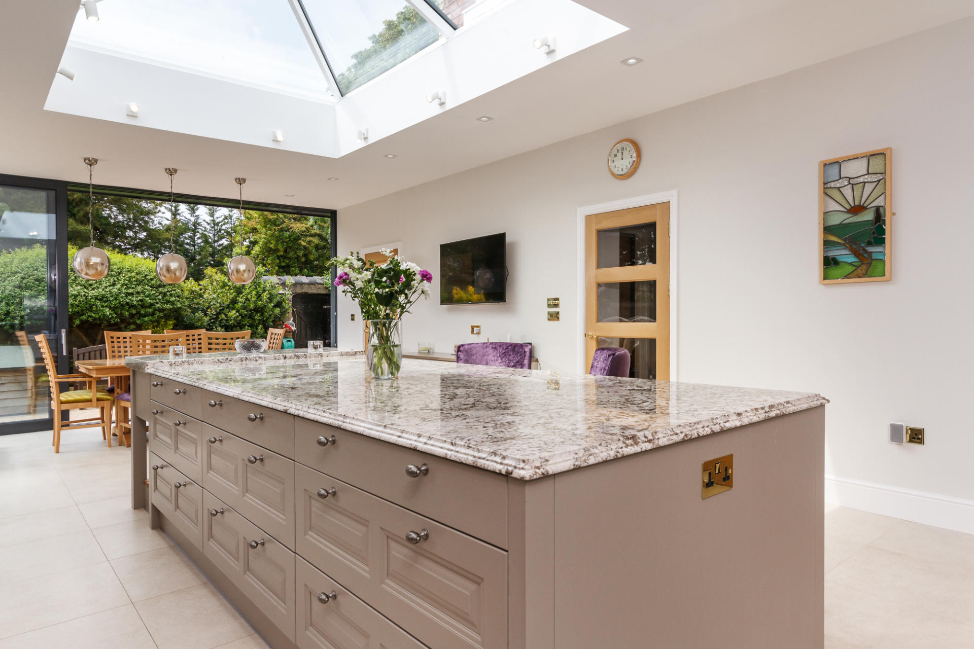 Traditional Kitchen in Penarth - image 05