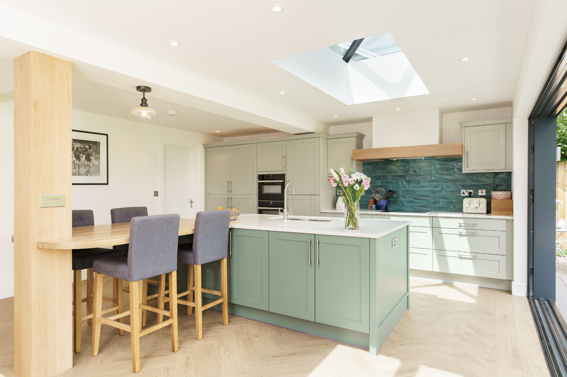 Shaker kitchen in shades of green - image 04
