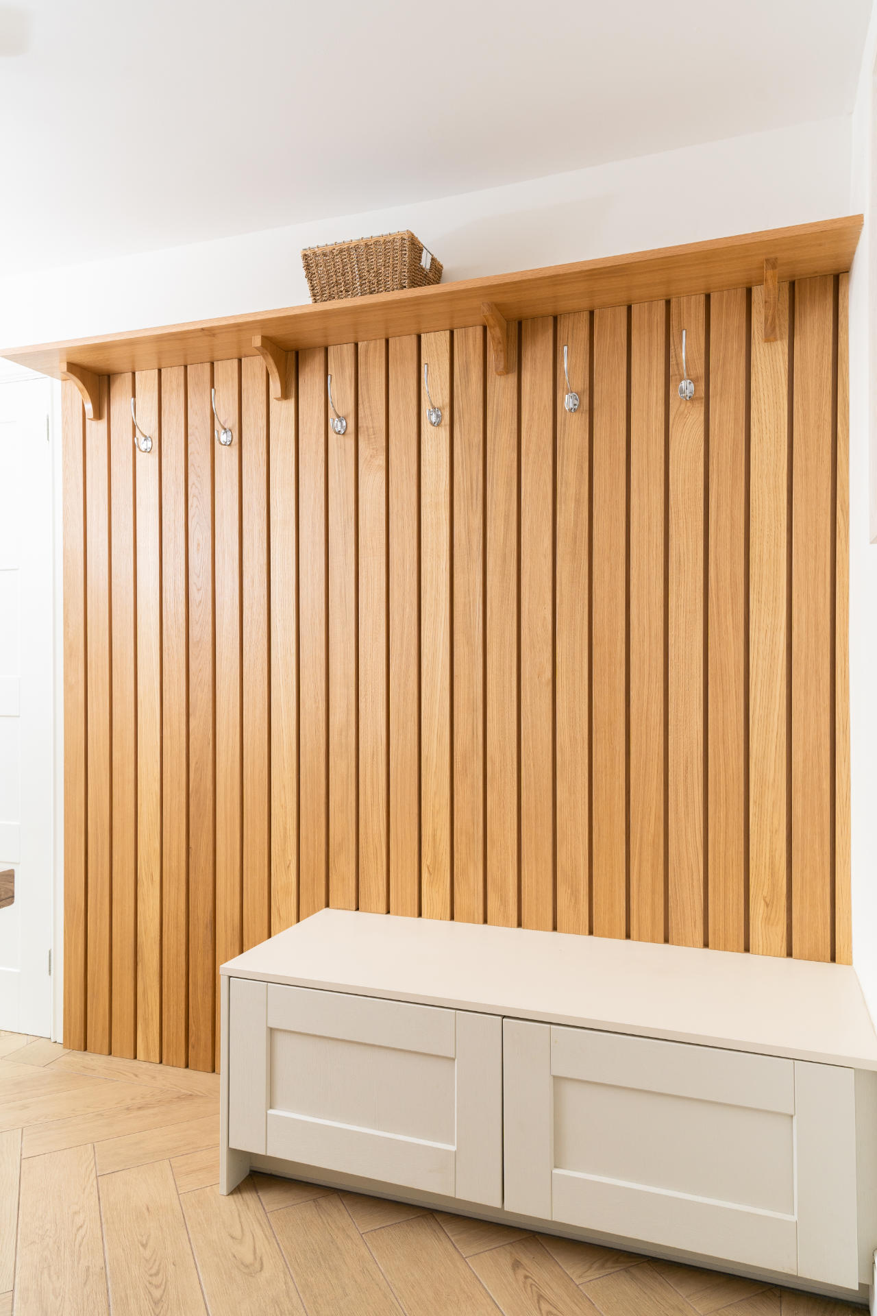 Shaker kitchen in shades of green - image 05