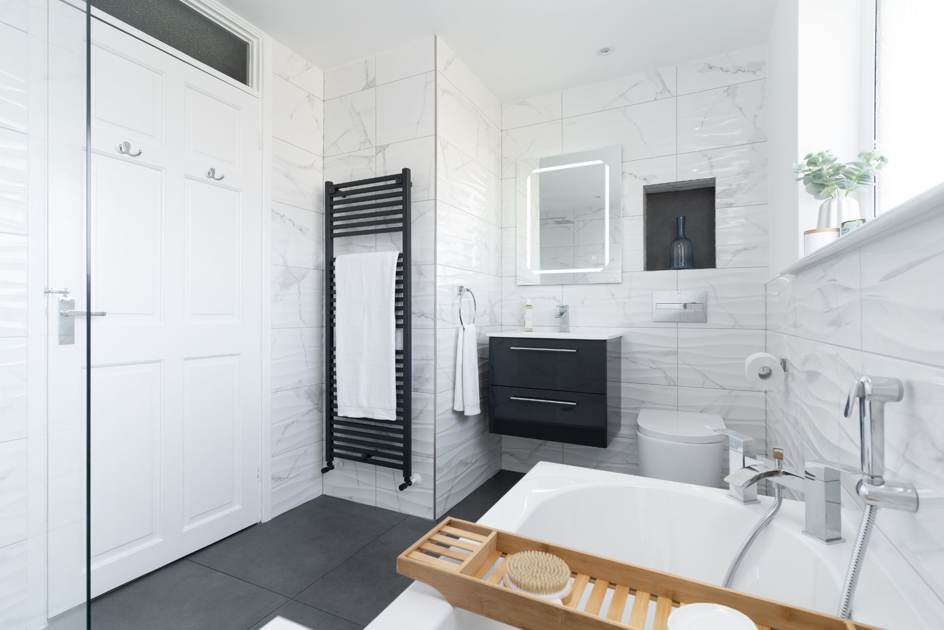 Luxury bathroom Llantwit Major - image 03
