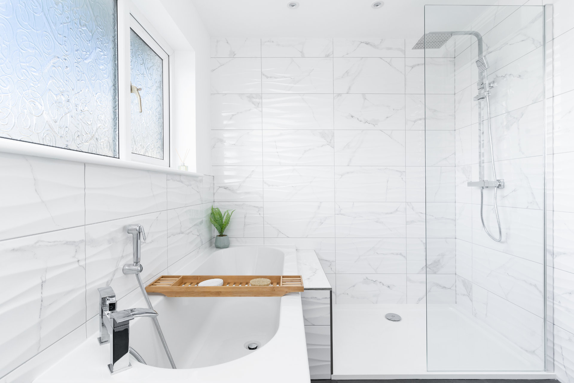 Luxury bathroom Llantwit Major - image 05
