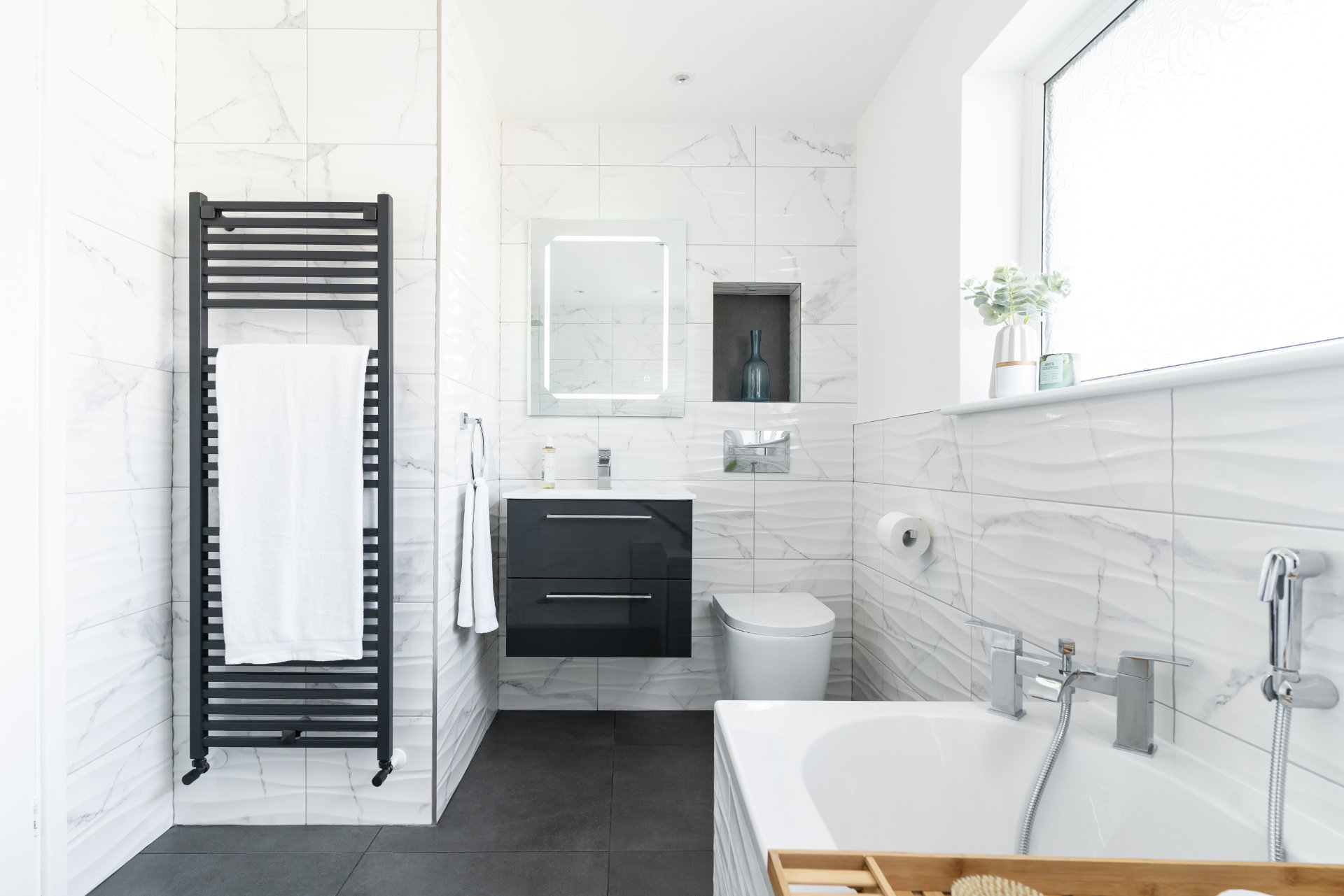Luxury bathroom Llantwit Major - image 05