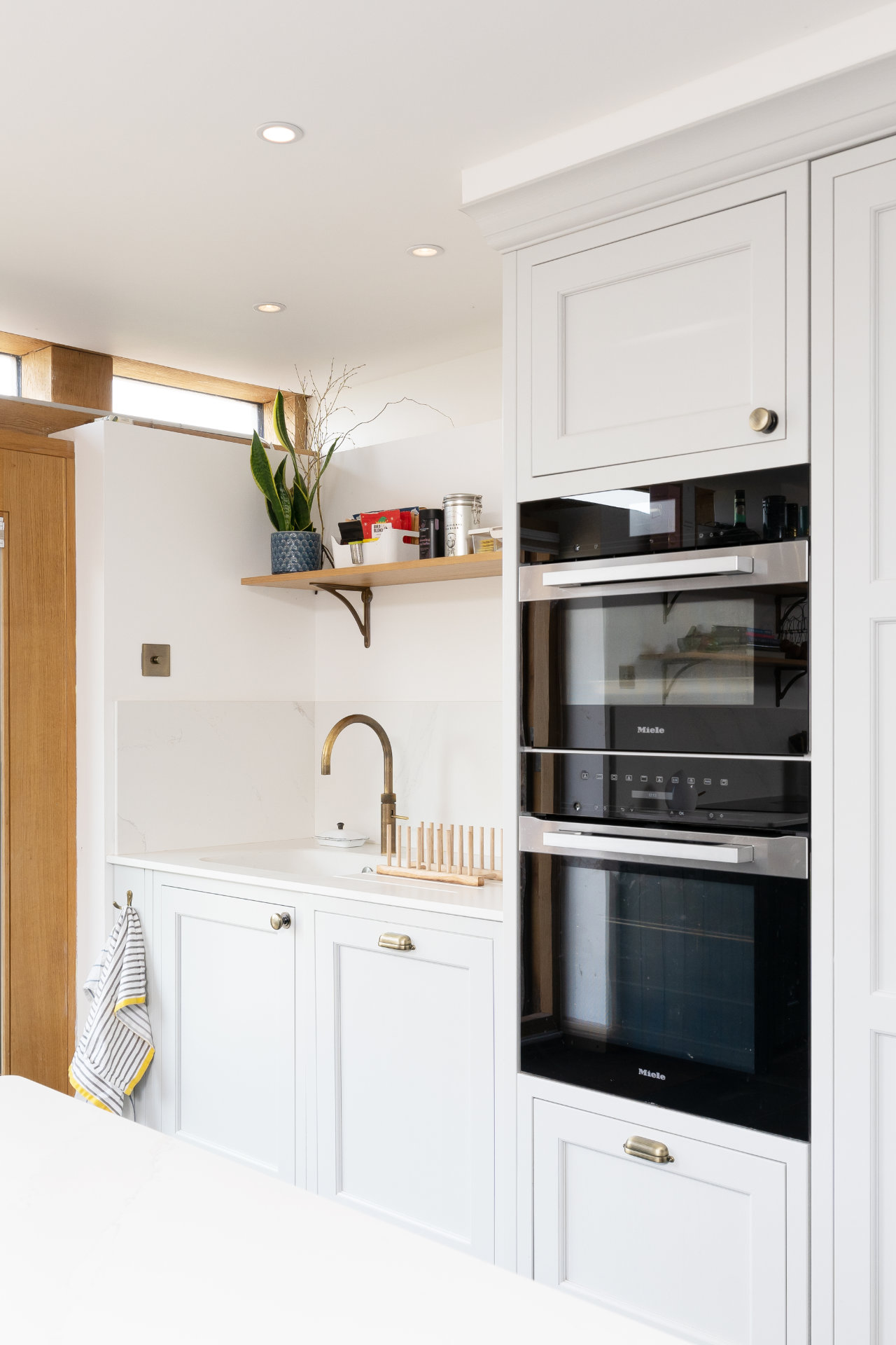 Barn conversion kitchen - image 05