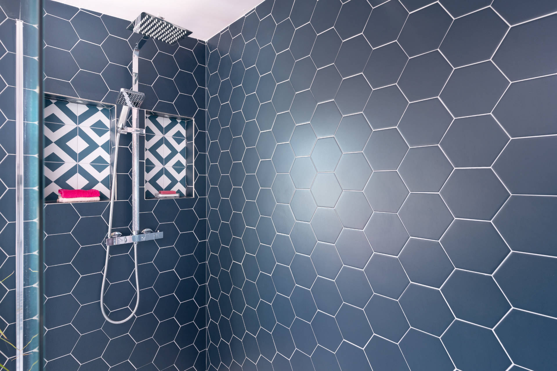 Master shower room Cardiff - image 04