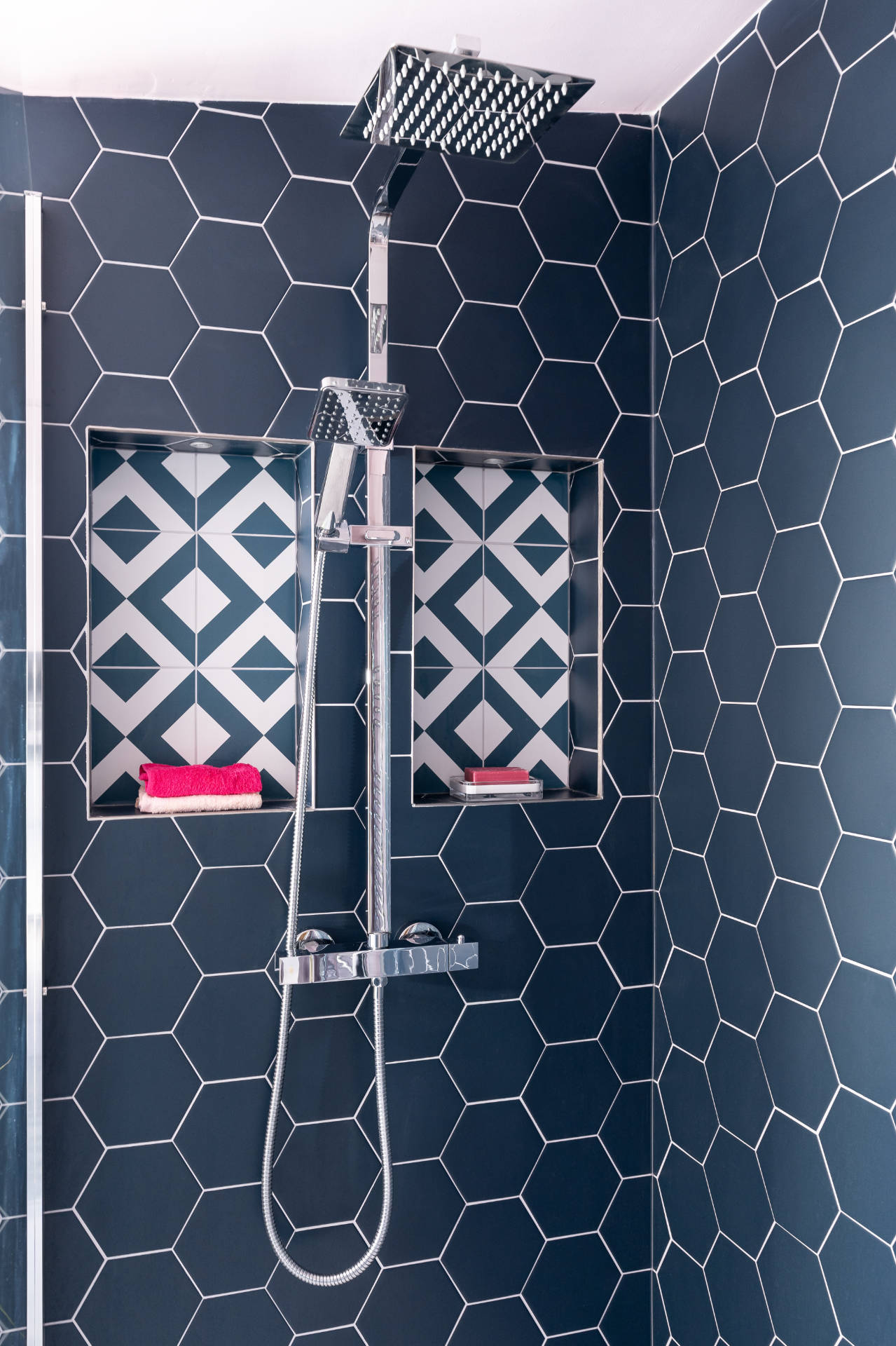 Master shower room Cardiff - image 05