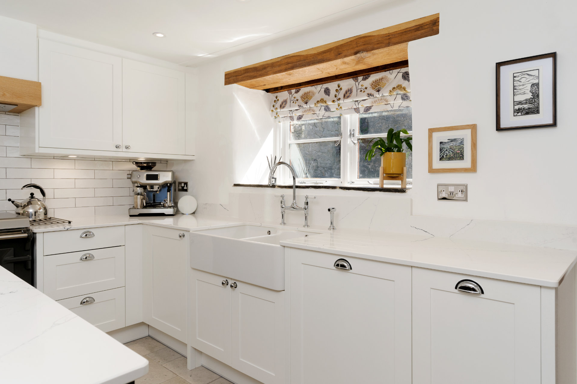 White shaker kitchen Llantwit Major - image 02