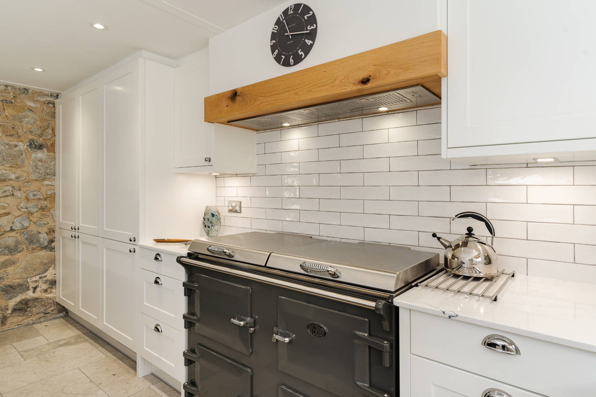White shaker kitchen Llantwit Major - image 05