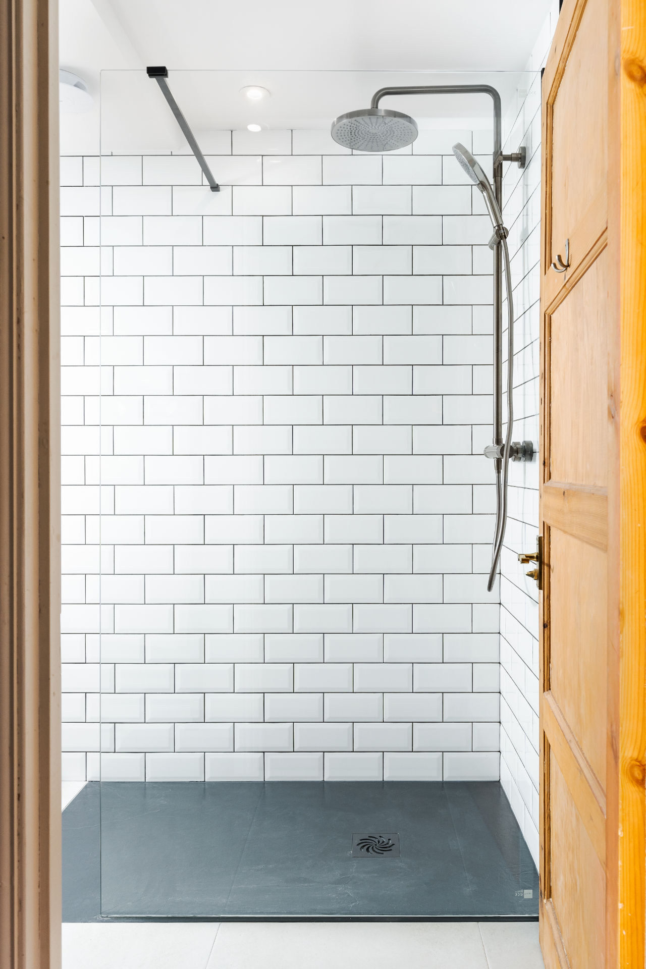 Shower room Cardiff - image 05