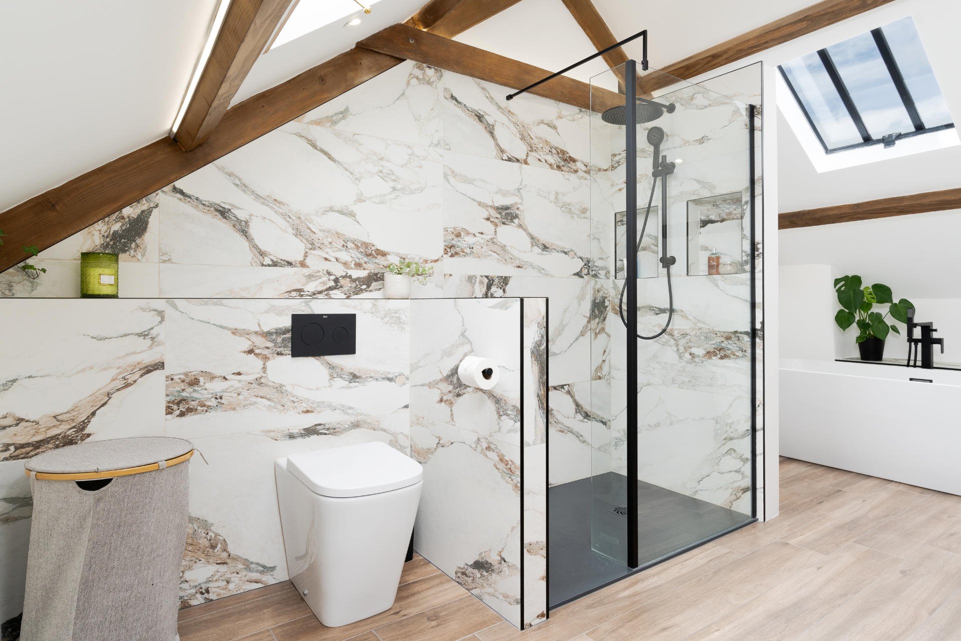 Luxury bathroom Llantwit Major - image 02